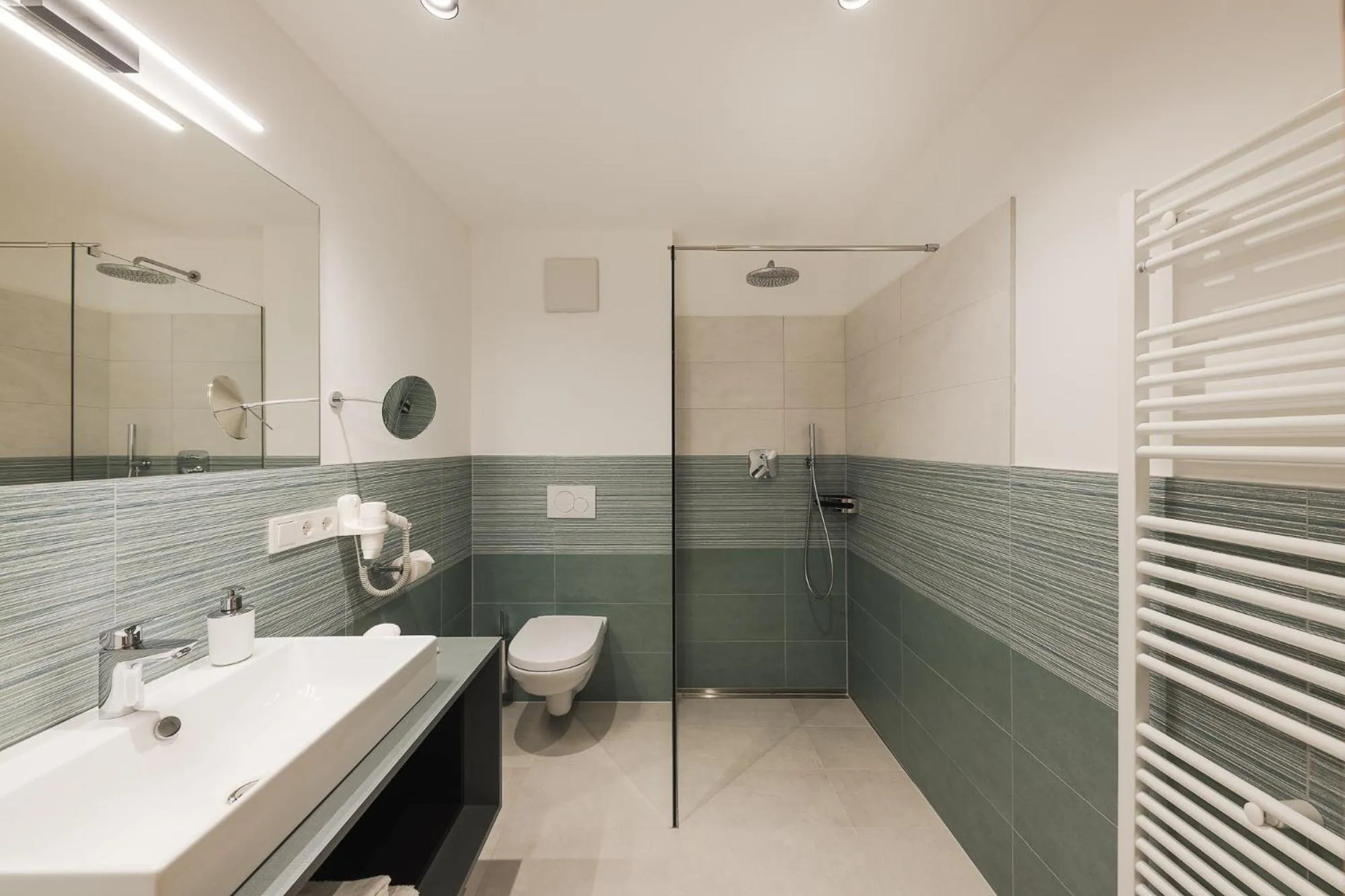 Bathroom in Heidi & Edith Family Aparthotel