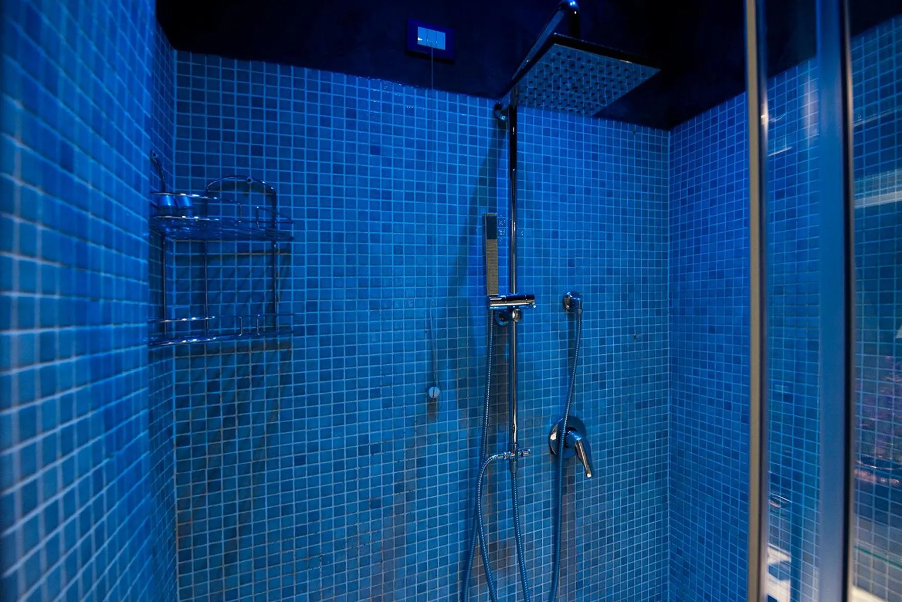 Shower in Town House Campo De Fiori