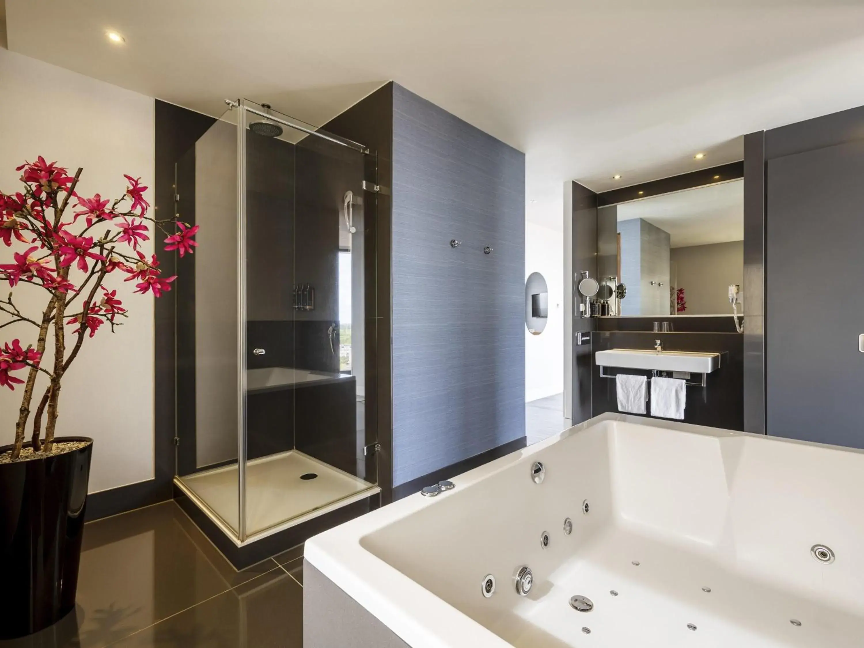 Bedroom in Mercure Hotel Amersfoort Centre Bedroom in Mercure Hotel Amersfoort Centre