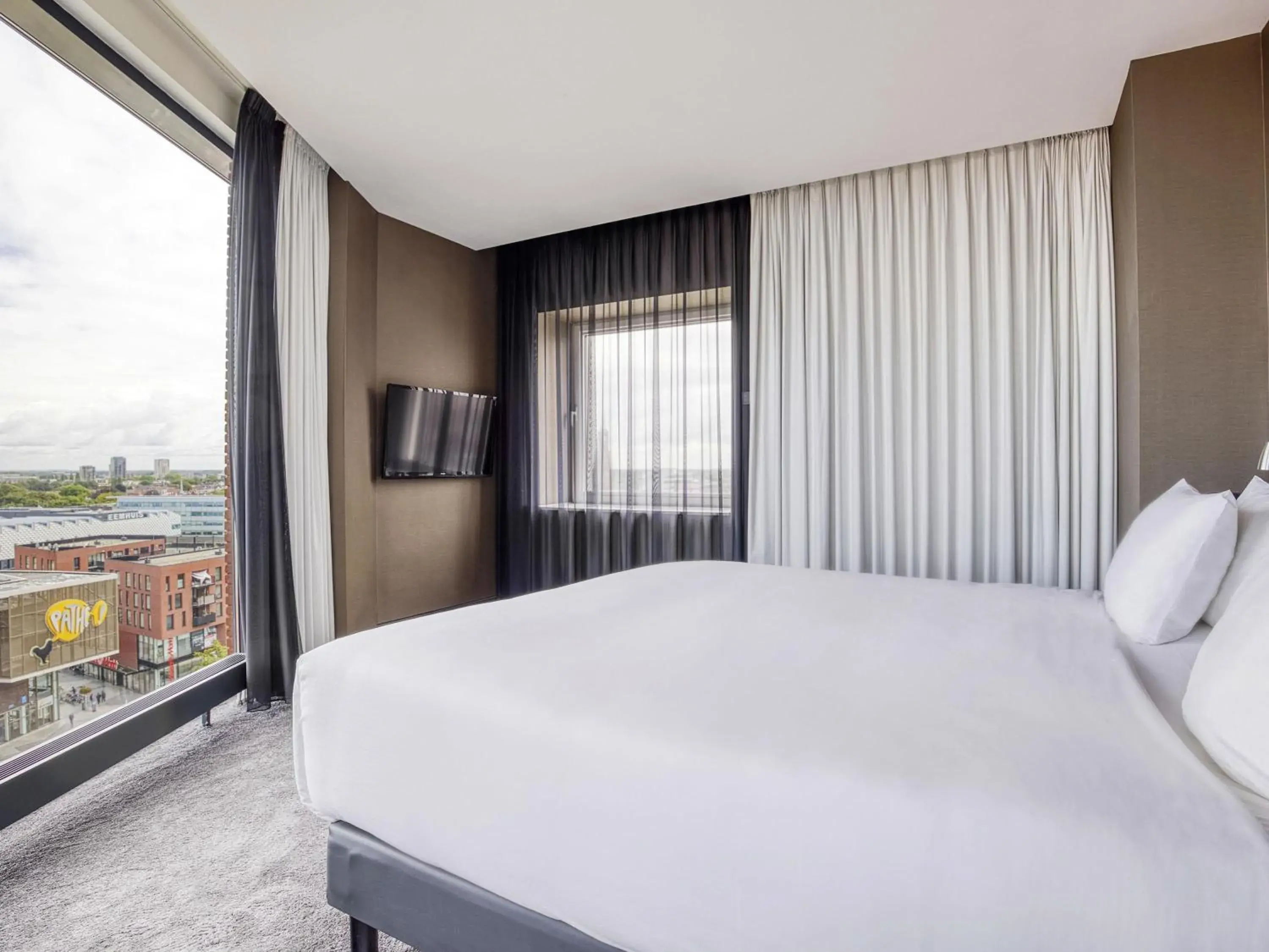 Bedroom, Bed in Mercure Hotel Amersfoort Centre Bedroom, Bed in Mercure Hotel Amersfoort Centre