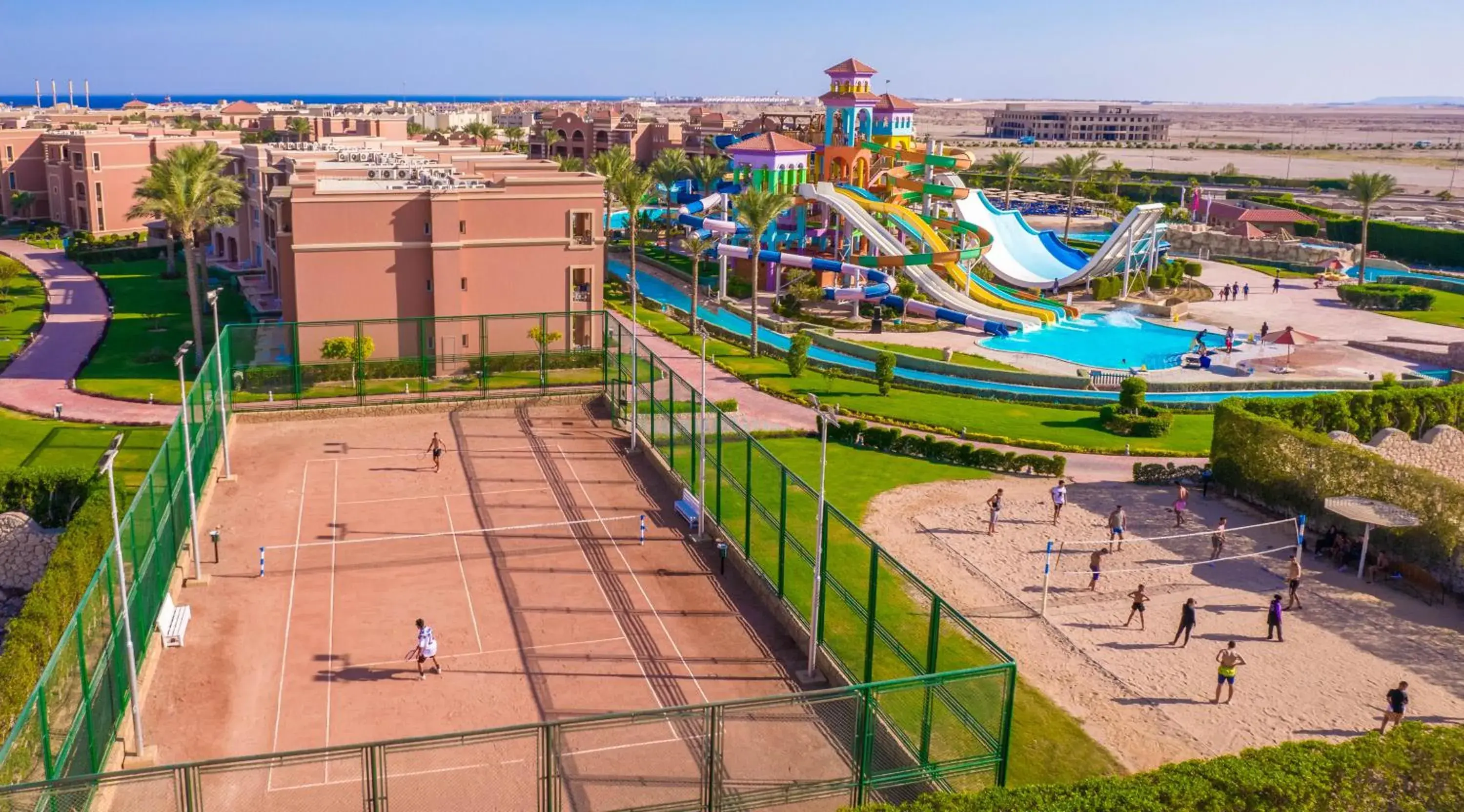 Tennis court in Charmillion Club Aquapark