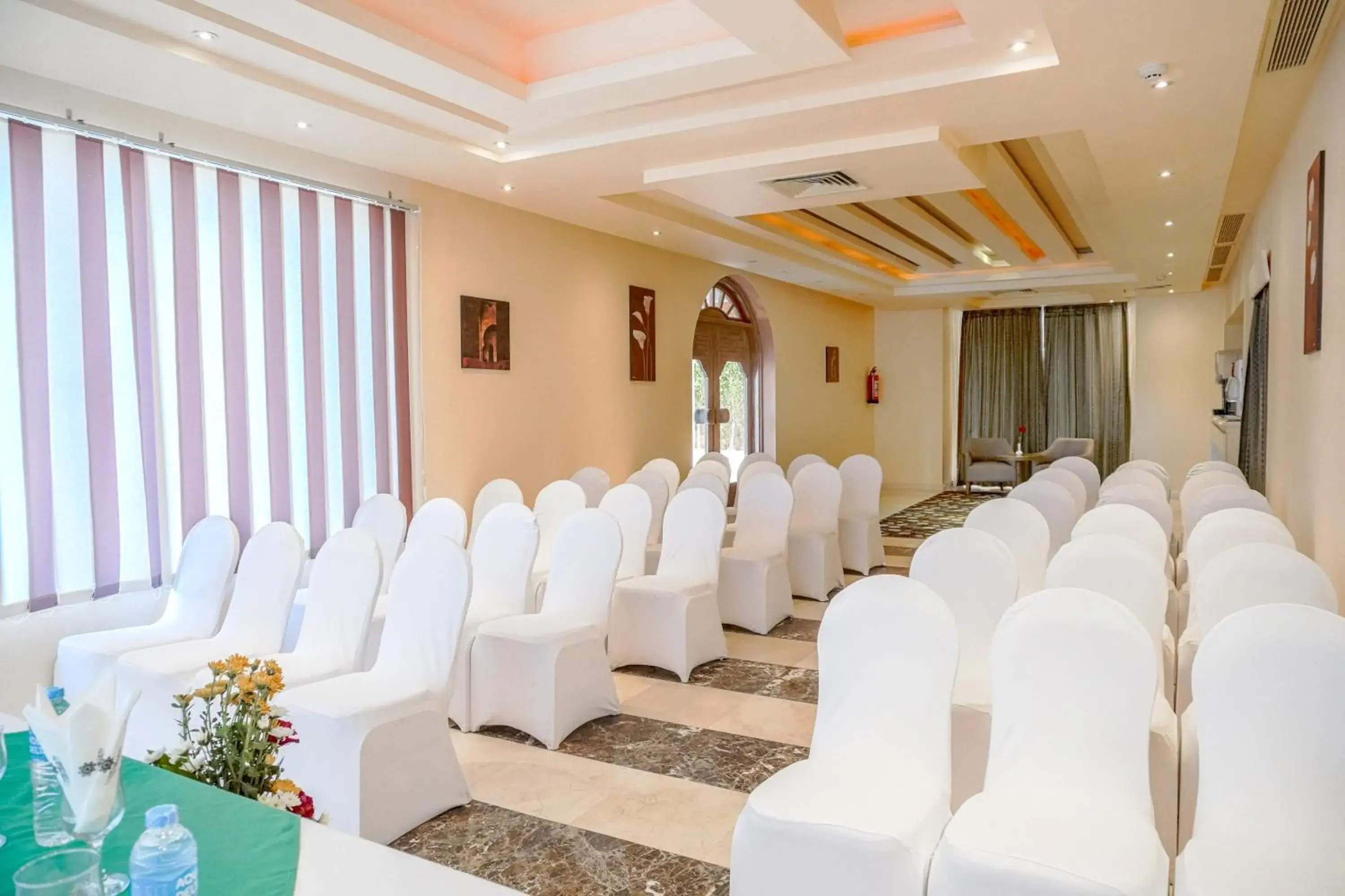 Business facilities in Charmillion Club Aquapark