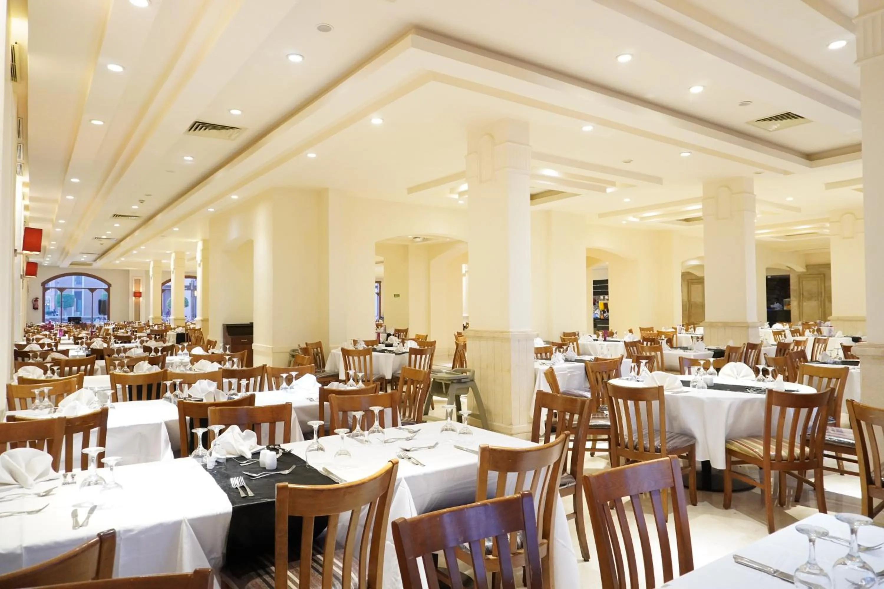 Restaurant/places to eat in Charmillion Club Aquapark