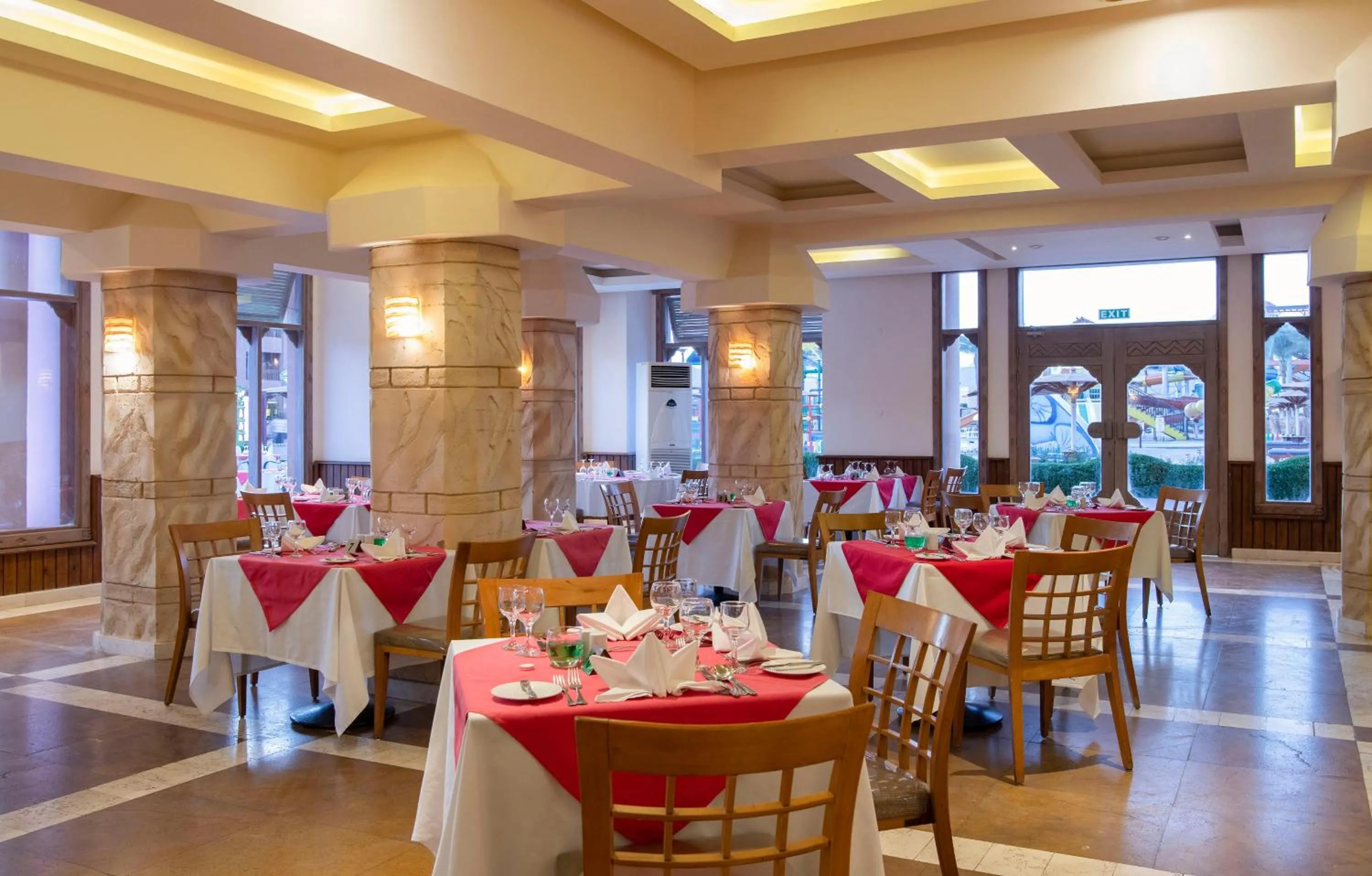 Restaurant/places to eat in Charmillion Club Aquapark