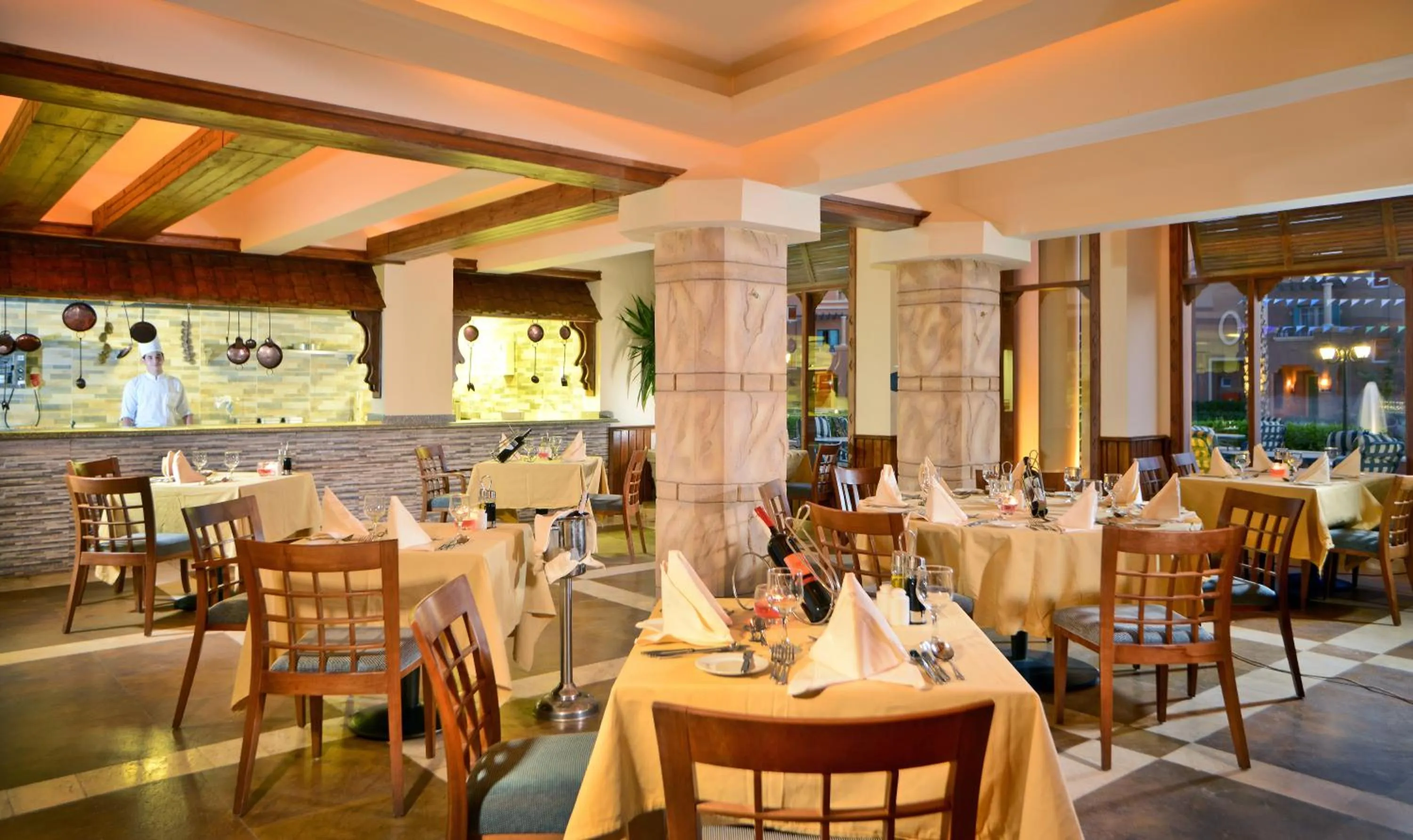 Restaurant/places to eat in Charmillion Club Aquapark
