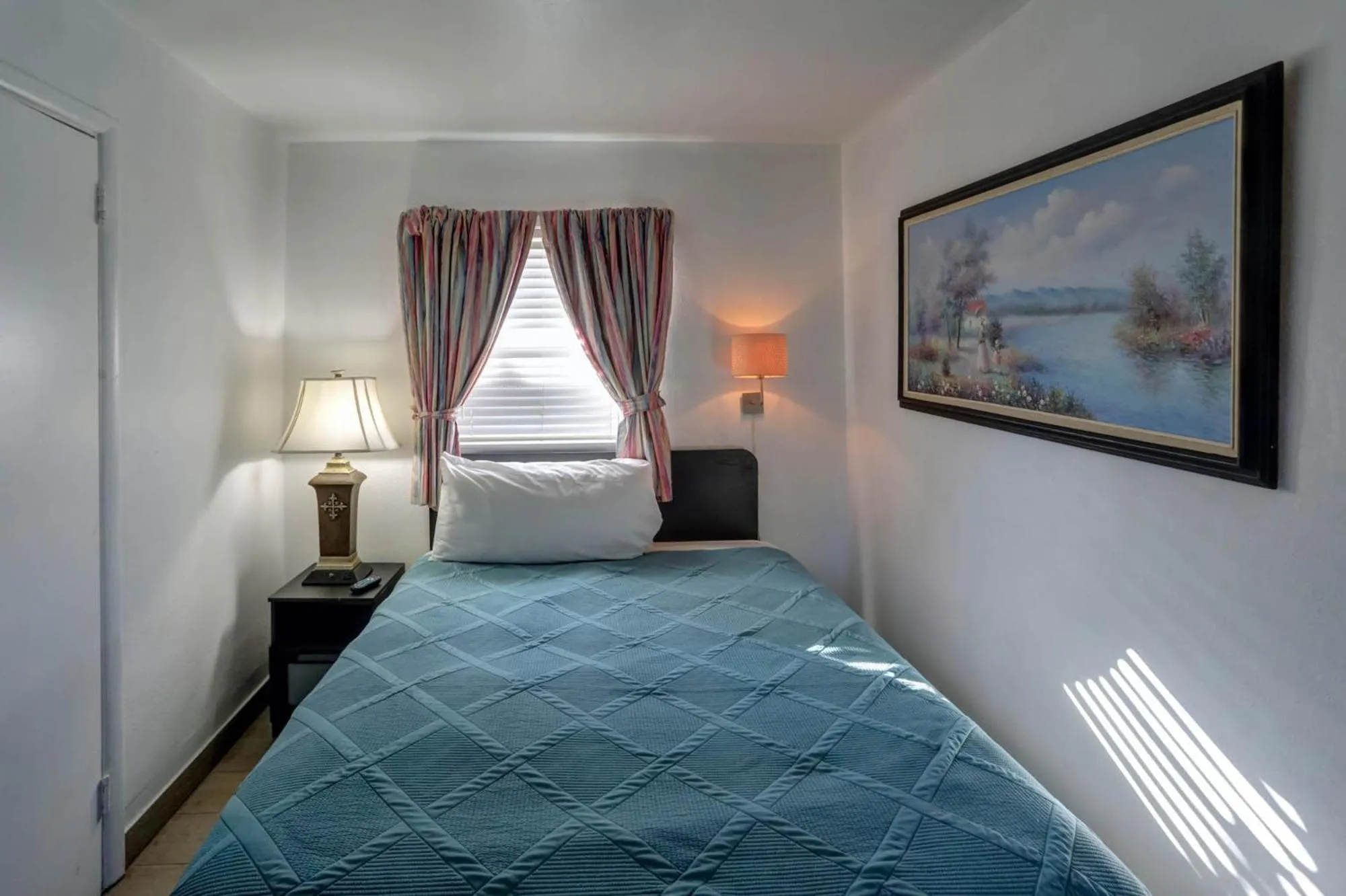 Bed in Richard's Motel Extended Stay