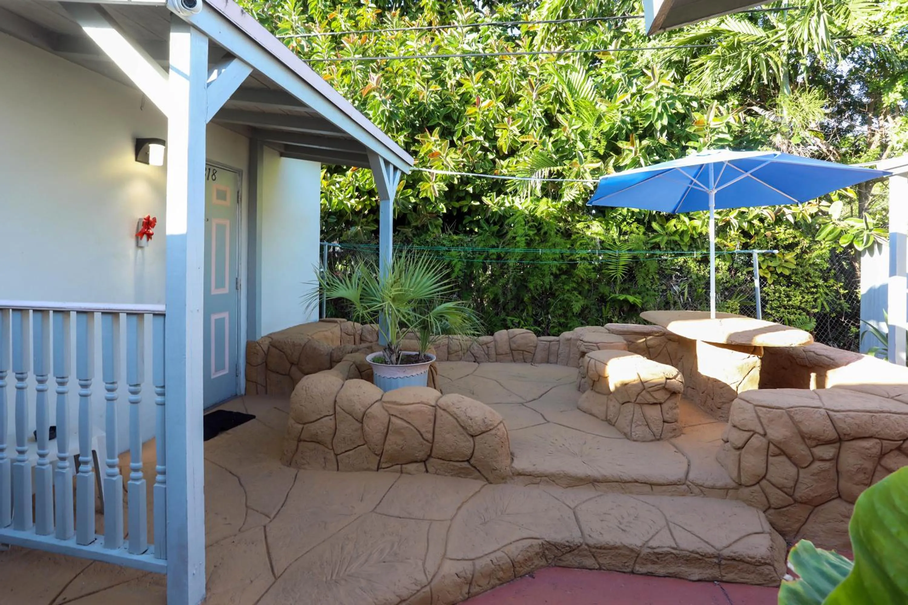 Patio in Richard's Motel Extended Stay