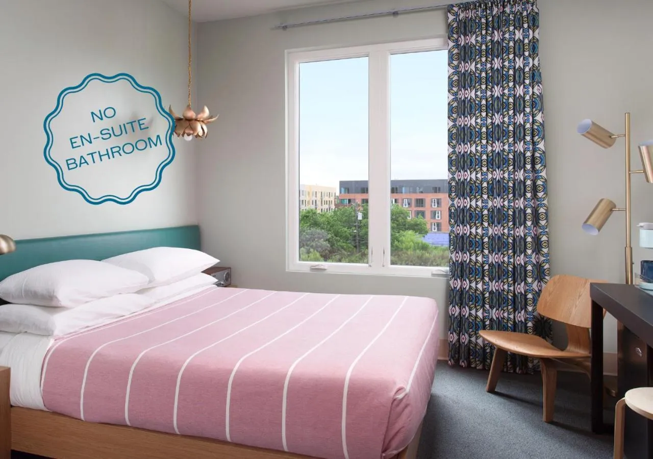 Bedroom, Bed in East Austin Hotel