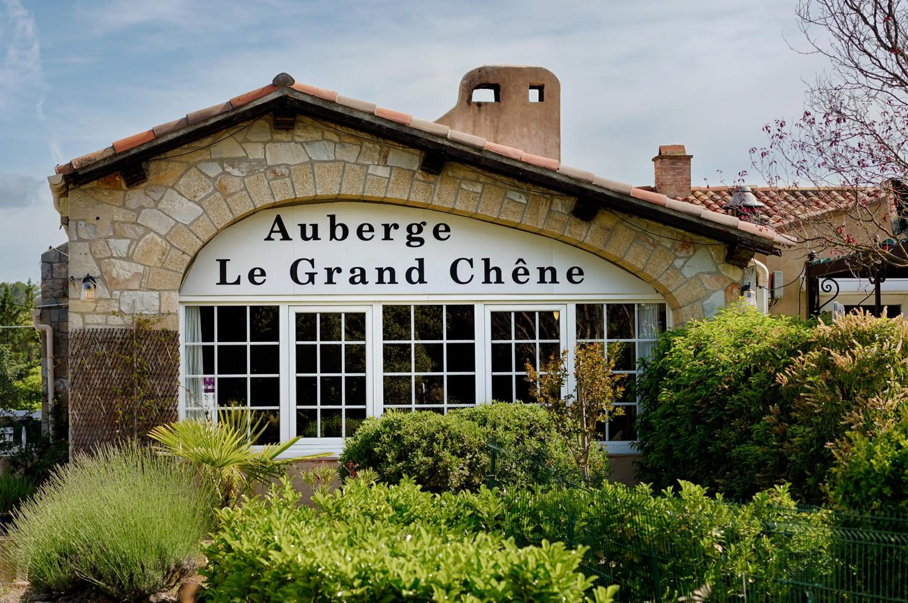 Facade/entrance in Auberge du Grand Chêne