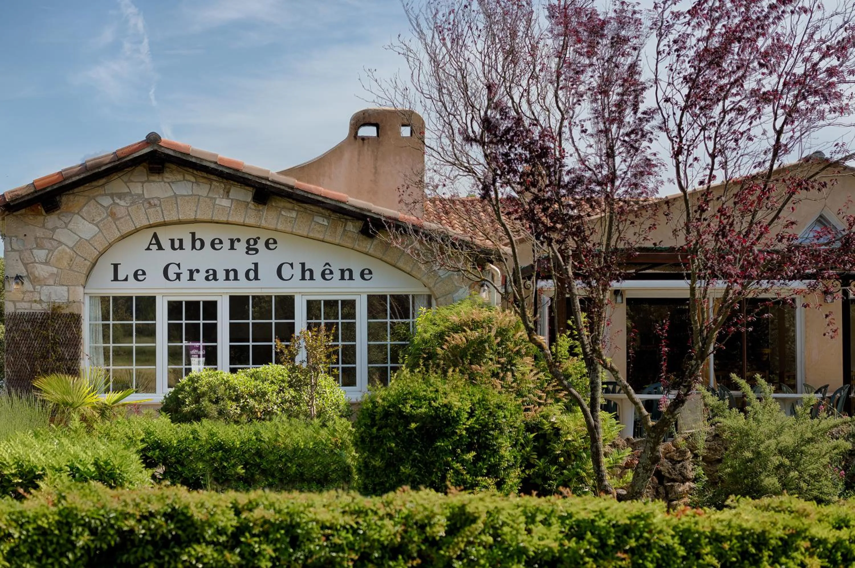 Facade/entrance in Auberge du Grand Chêne