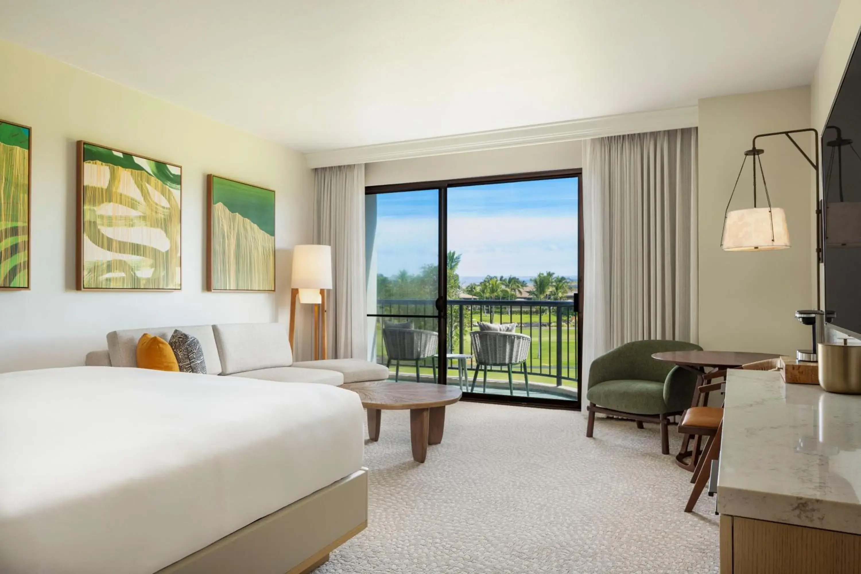 High Floor King Room - Golf View in Hilton Waikoloa Village High Floor King Room - Golf View in Hilton Waikoloa Village