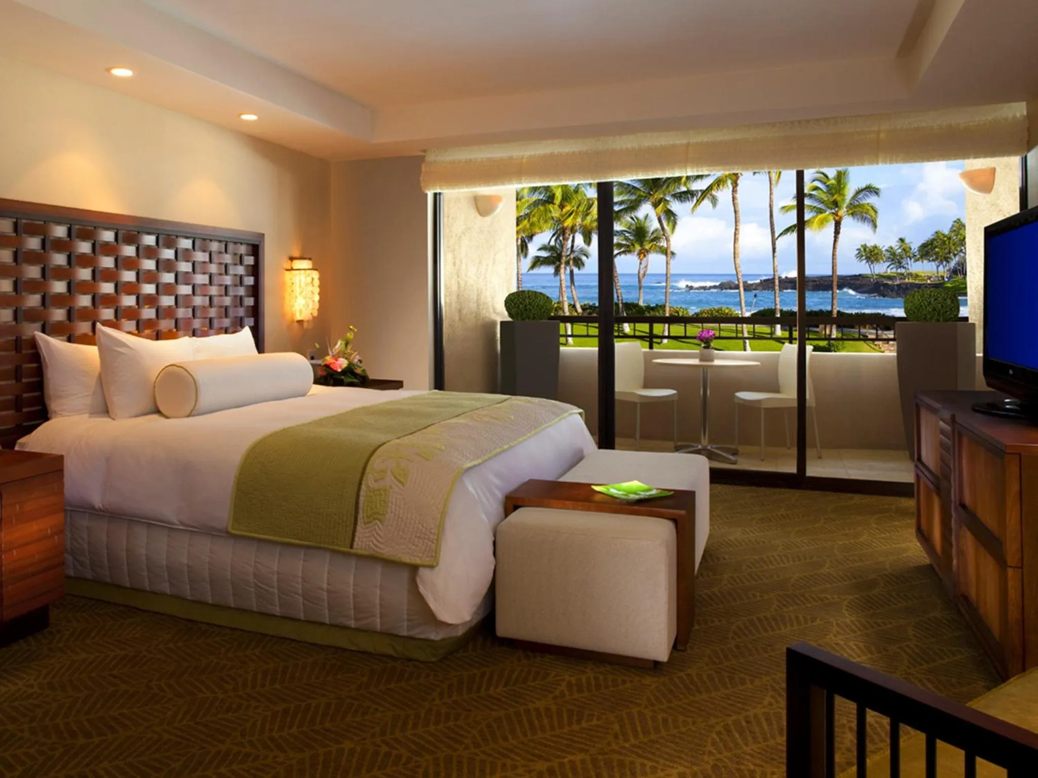 Bed in Hilton Waikoloa Village