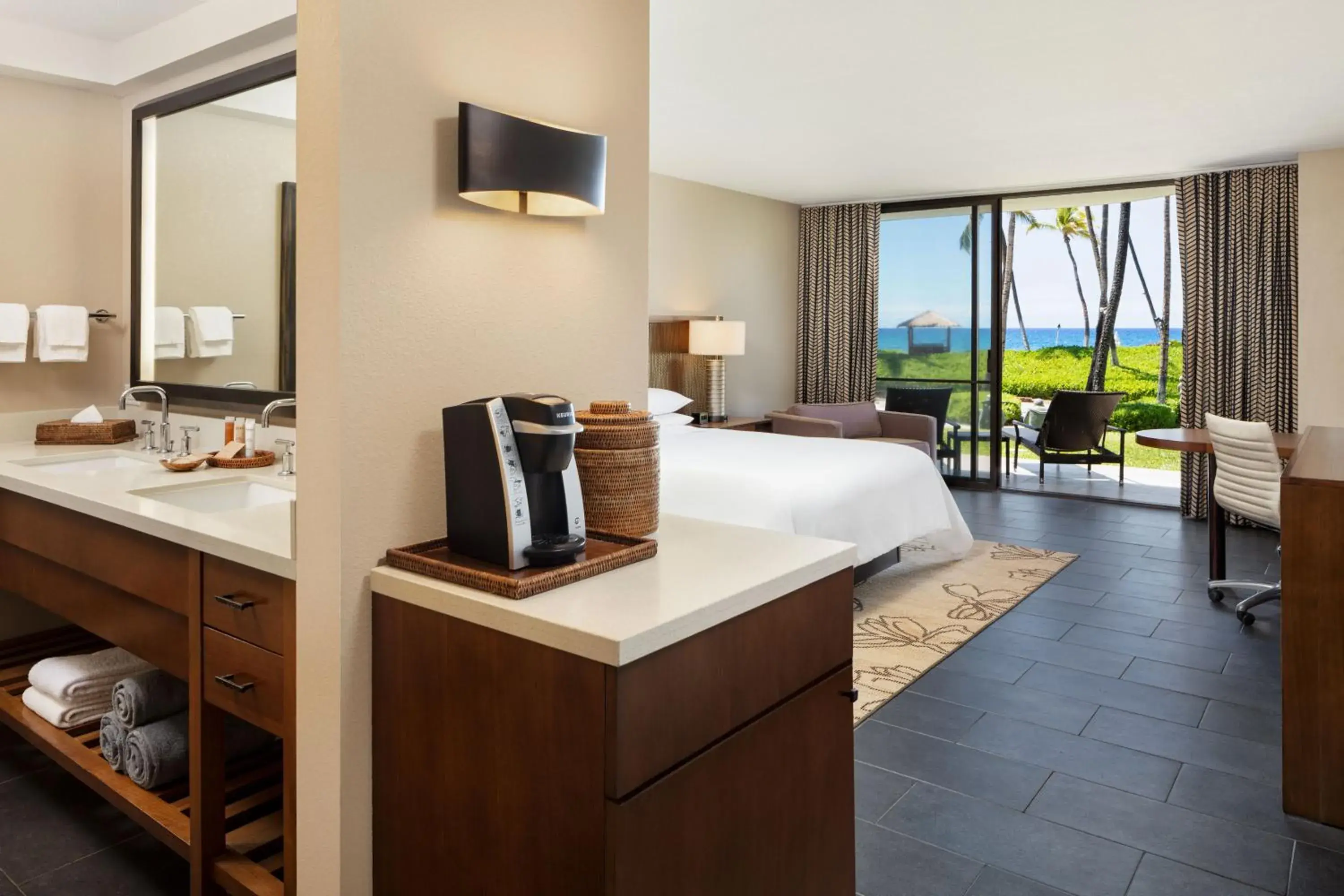 Bedroom, Bed in Hilton Waikoloa Village Bedroom, Bed in Hilton Waikoloa Village