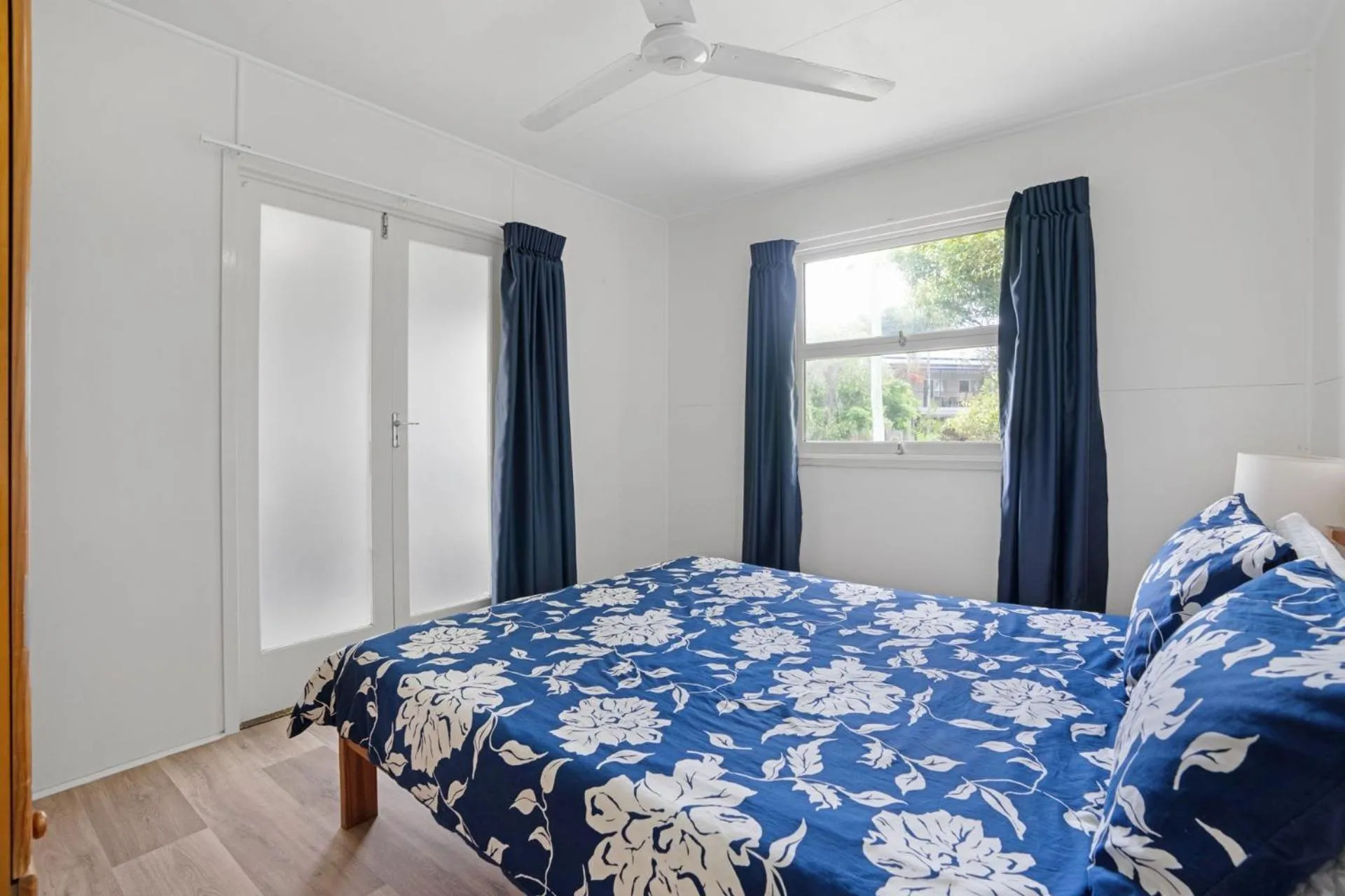 Bed in The Shack Rainbow Beach - Pets Welcome - Fully Fenced - Close to Beach