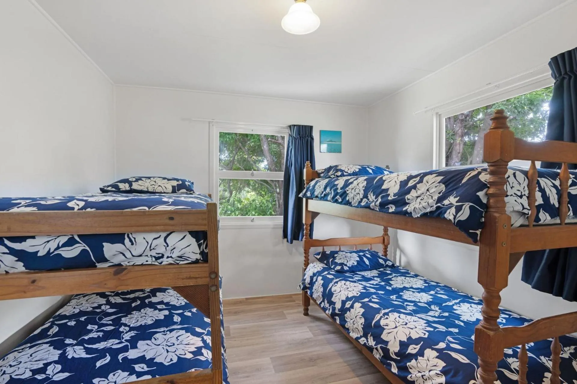 Bed in The Shack Rainbow Beach - Pets Welcome - Fully Fenced - Close to Beach