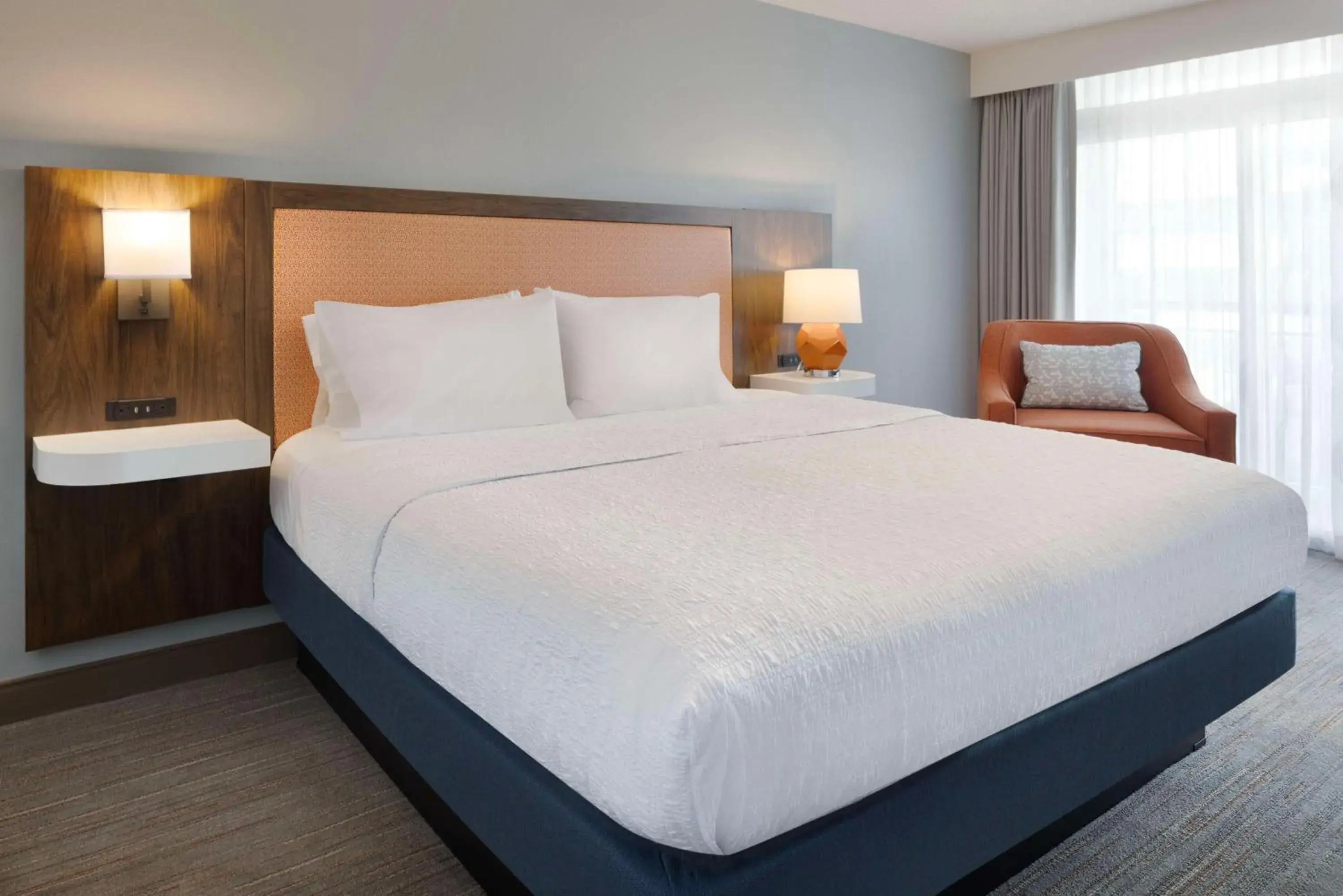 Bed in Hampton Inn & Suites Myrtle Beach Oceanfront Bed in Hampton Inn & Suites Myrtle Beach Oceanfront