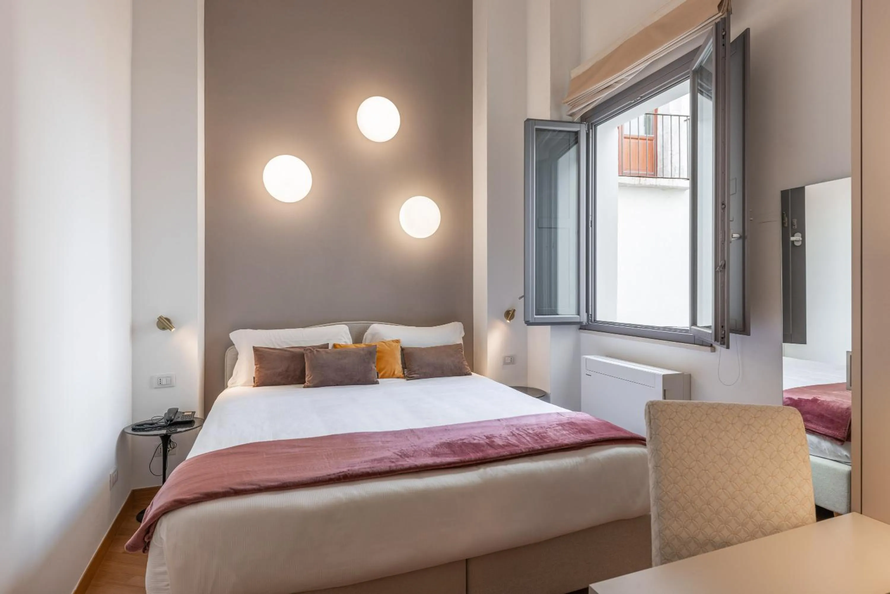 Photo of the whole room, Bed in Palazzo Indelli