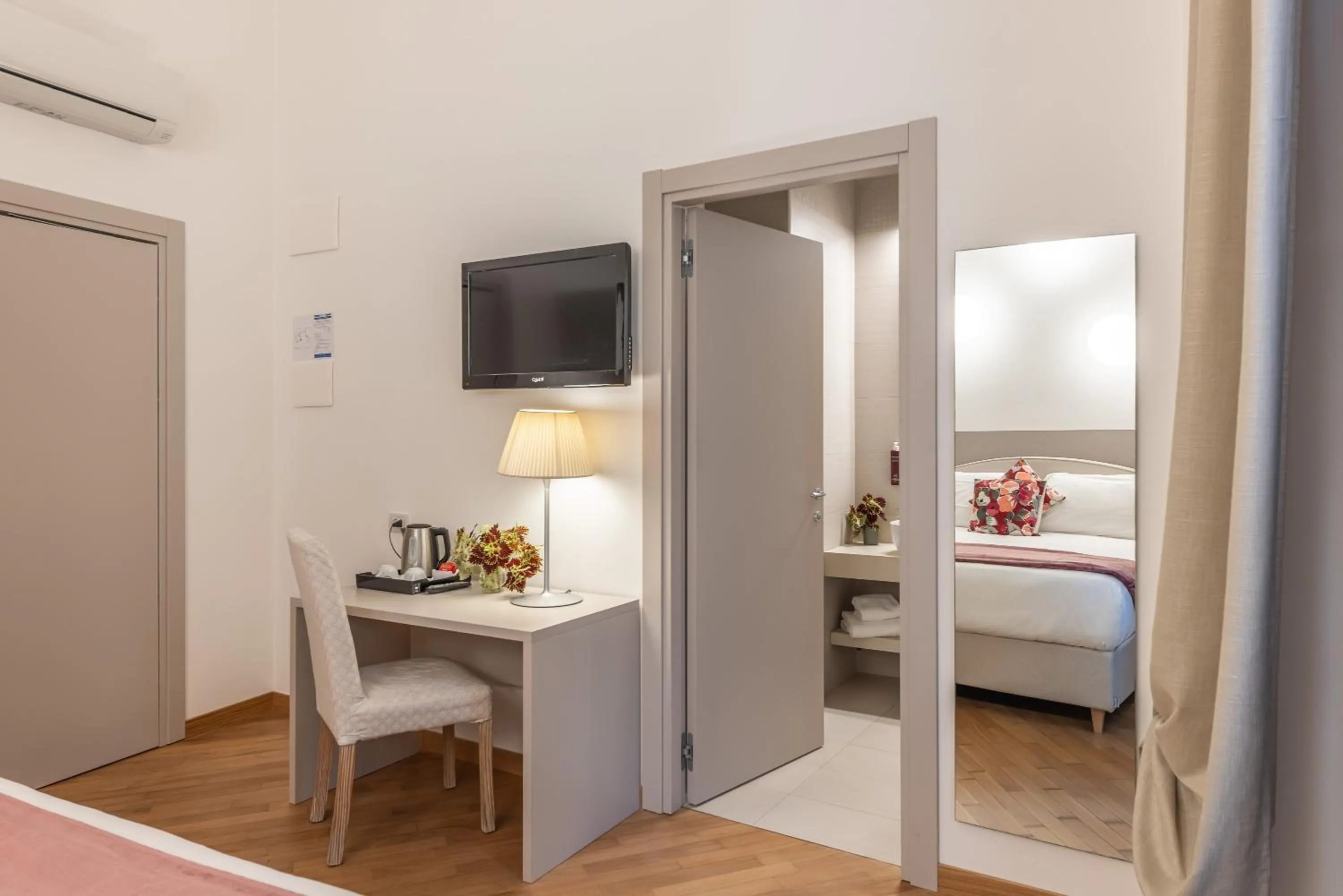 TV and multimedia, Bed in Palazzo Indelli