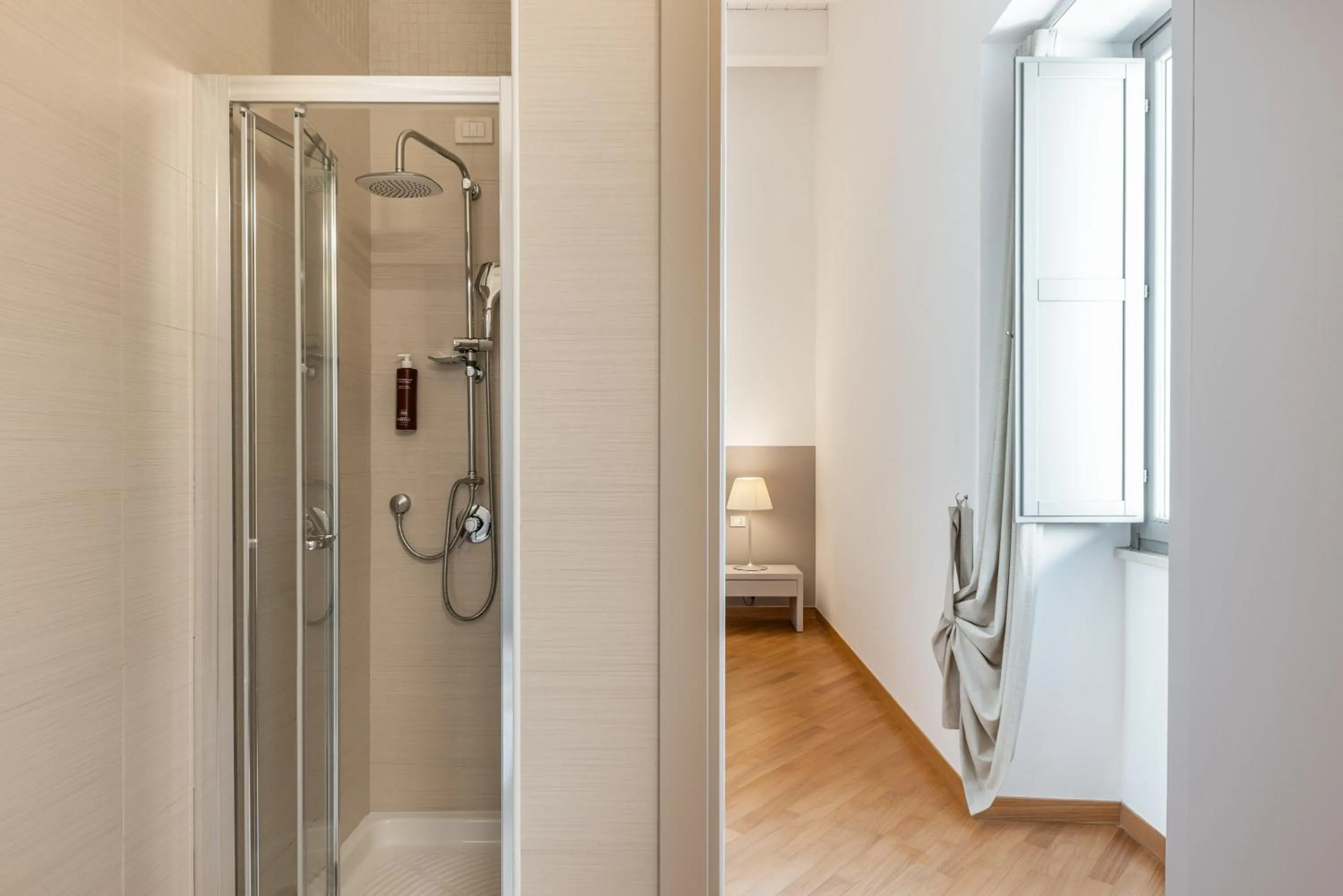 Shower in Palazzo Indelli