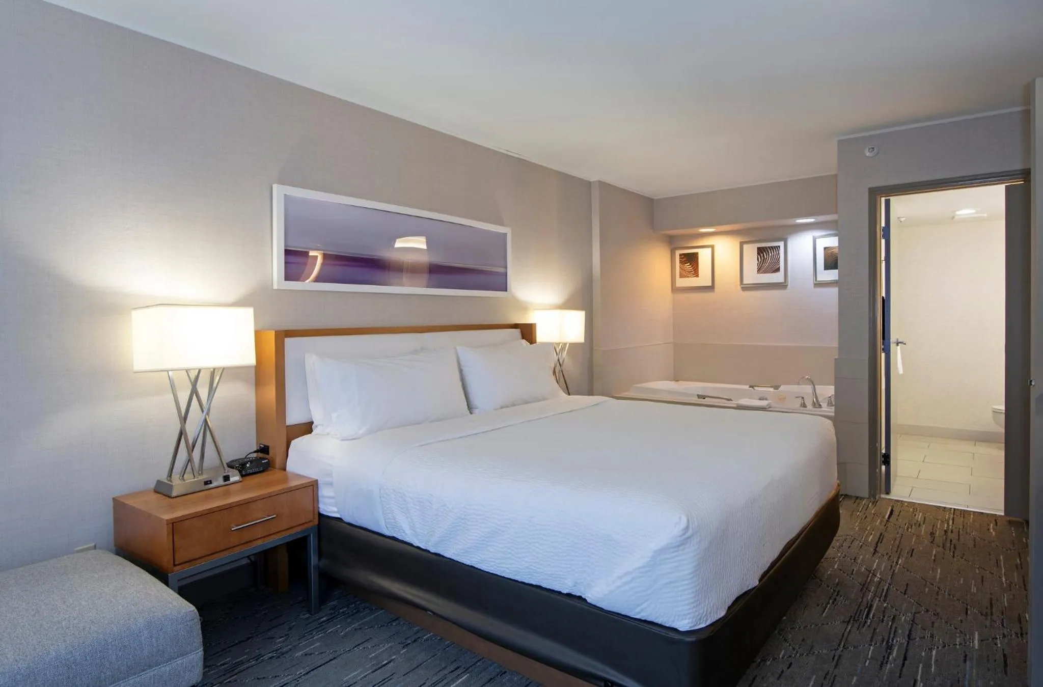Photo of the whole room, Bed in Holiday Inn Express Kamloops by IHG