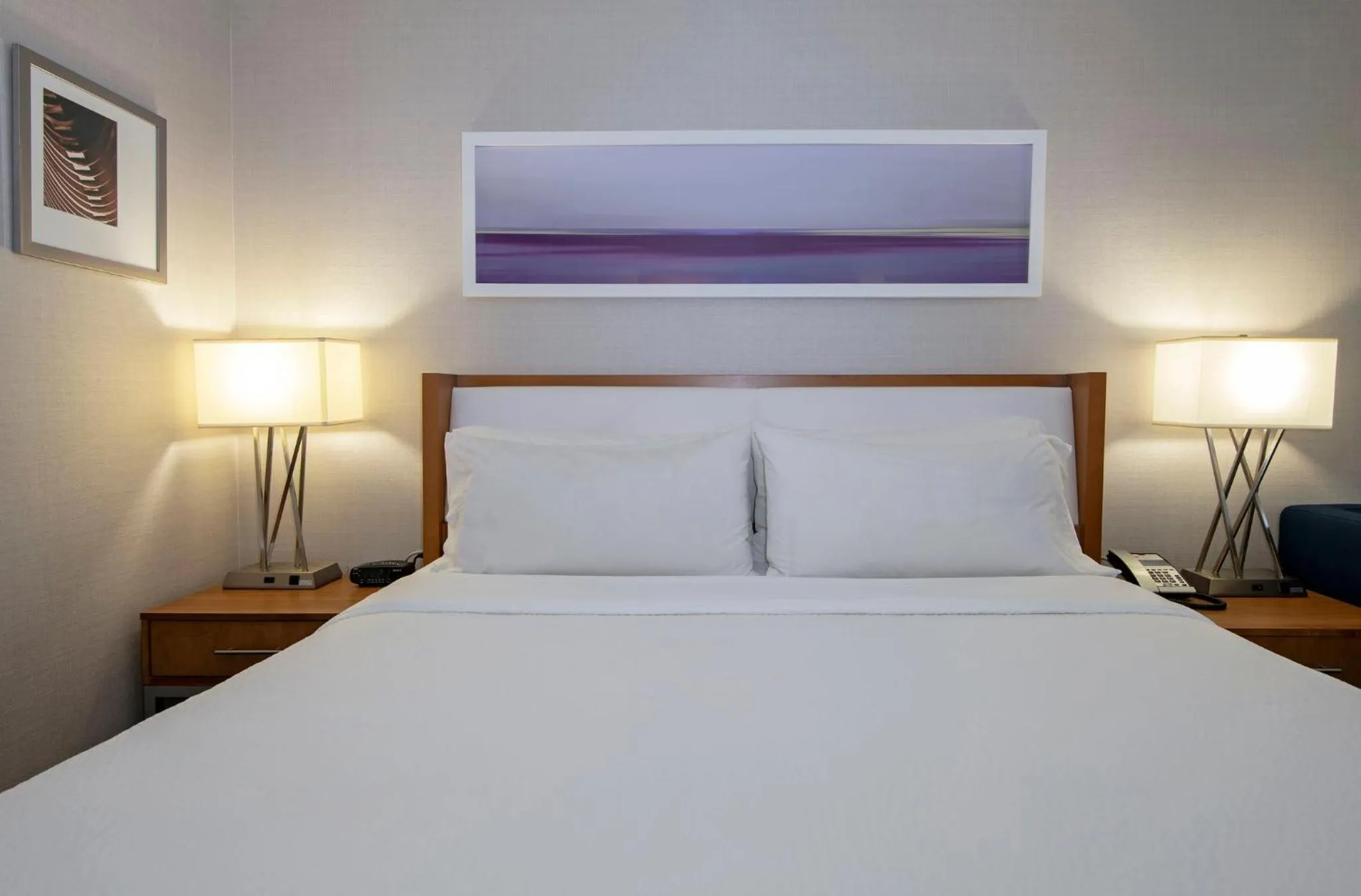 Photo of the whole room, Bed in Holiday Inn Express Kamloops by IHG