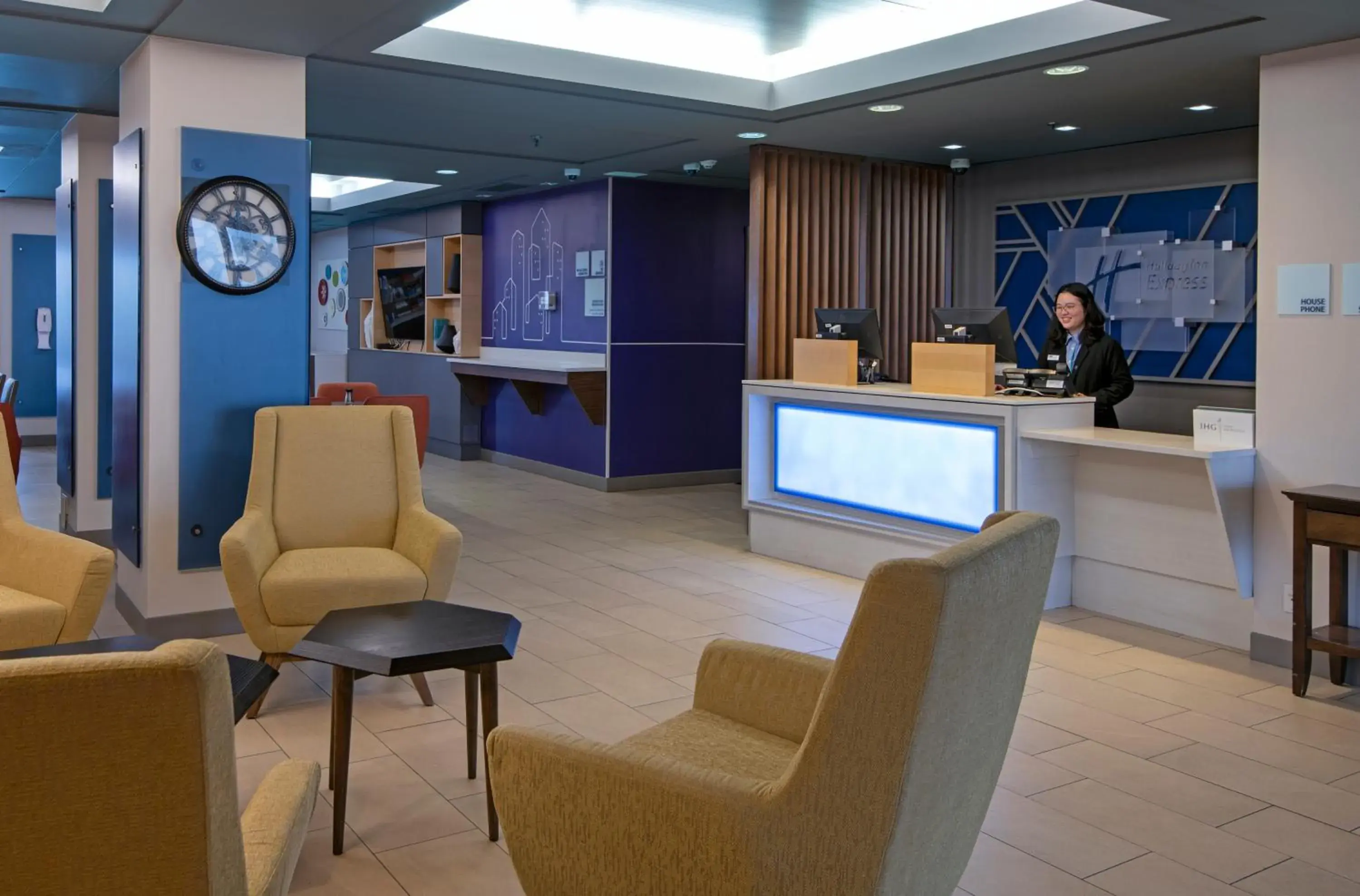 Lobby or reception in Holiday Inn Express Kamloops by IHG Lobby or reception in Holiday Inn Express Kamloops by IHG