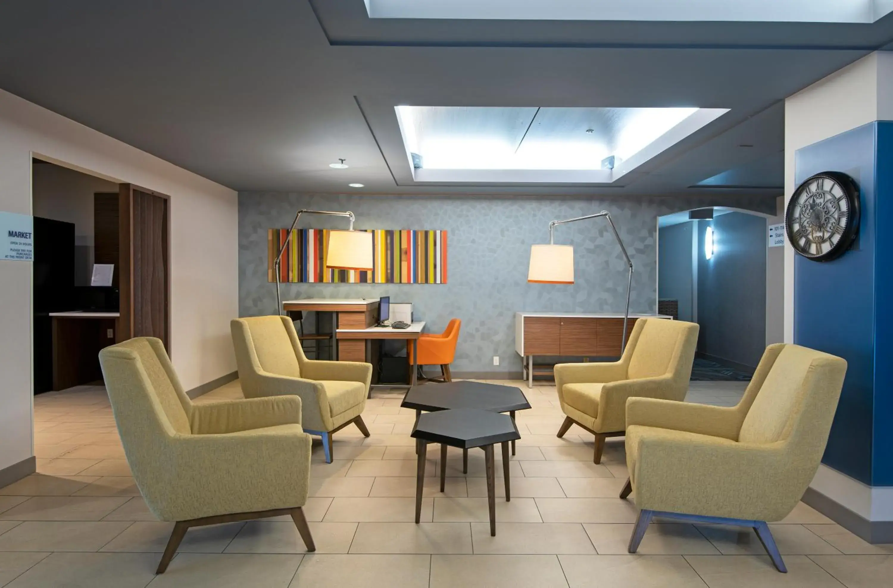 Lobby or reception in Holiday Inn Express Kamloops by IHG Lobby or reception in Holiday Inn Express Kamloops by IHG