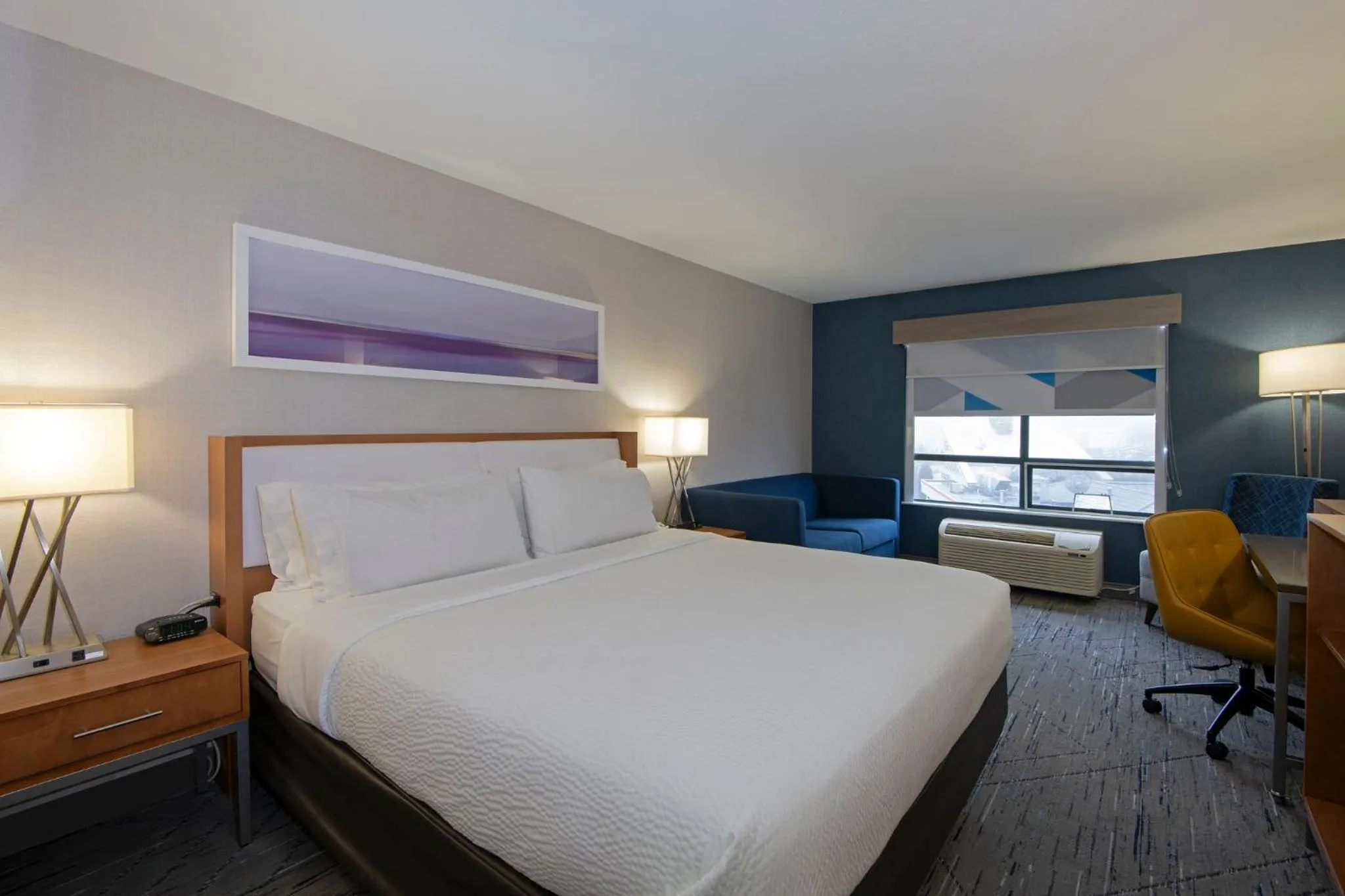Photo of the whole room, Bed in Holiday Inn Express Kamloops by IHG