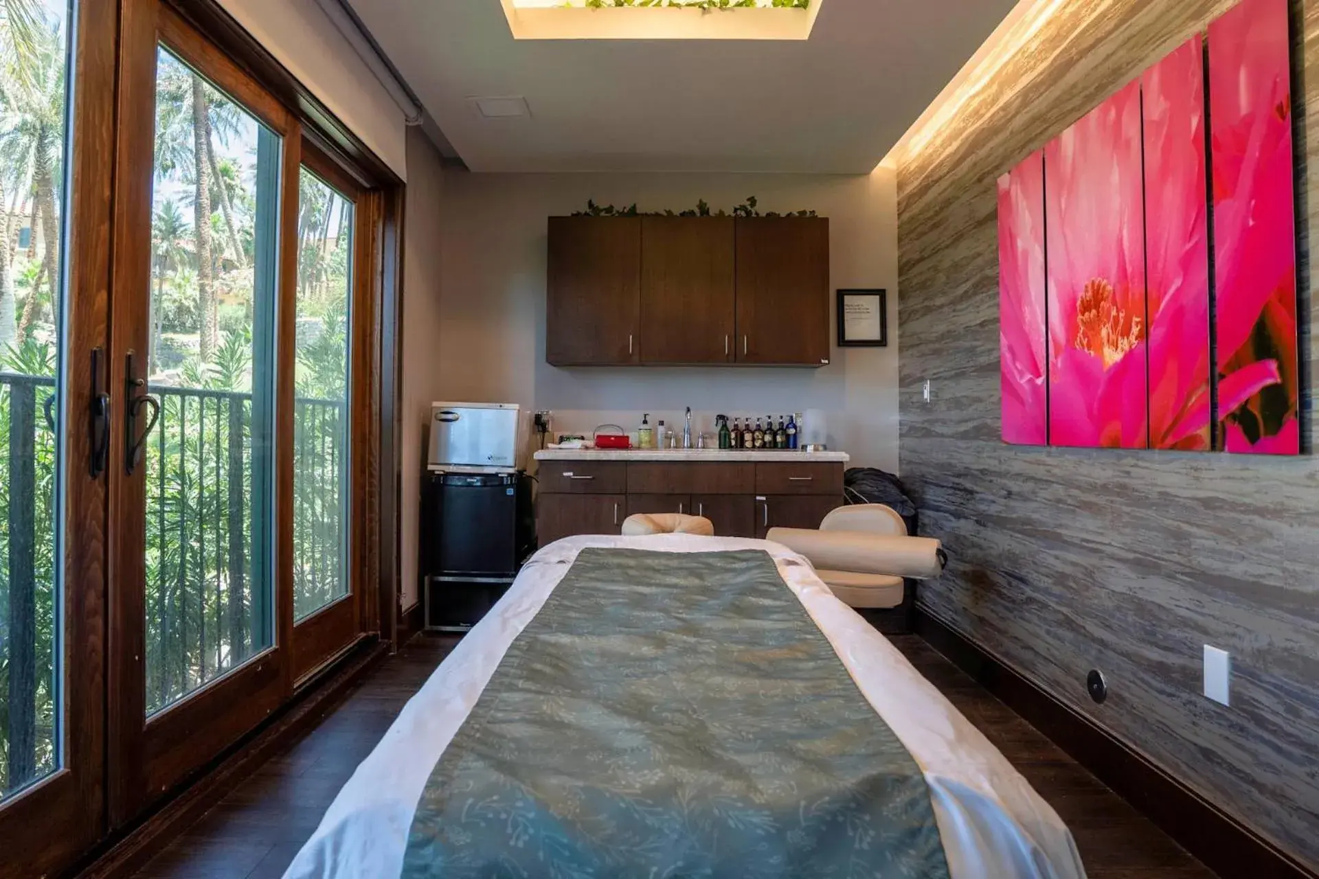 Spa and wellness centre/facilities, Bed in The Inn at Death Valley Spa and wellness centre/facilities, Bed in The Inn at Death Valley