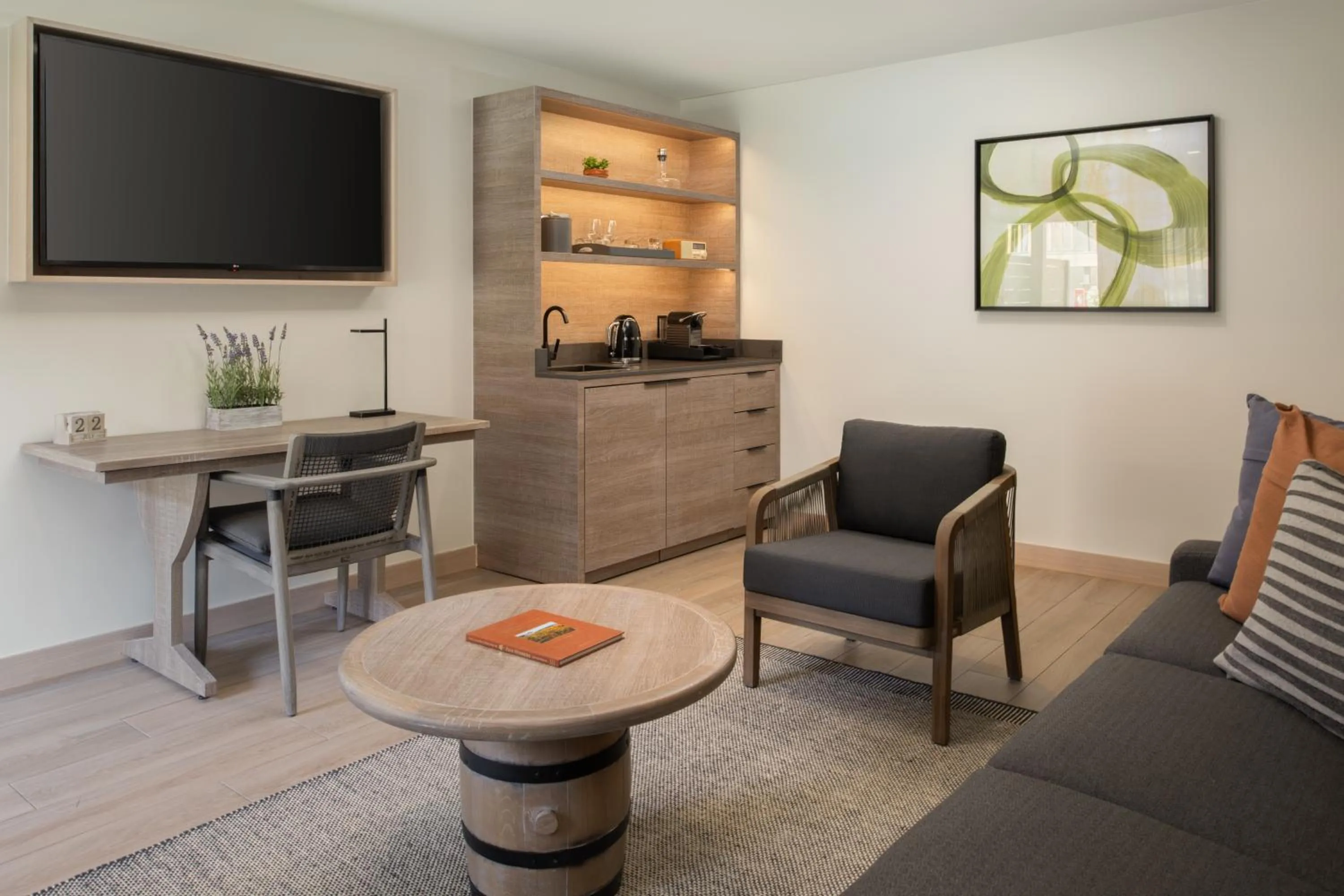 Living room in Embassy Suites by Hilton Napa Valley