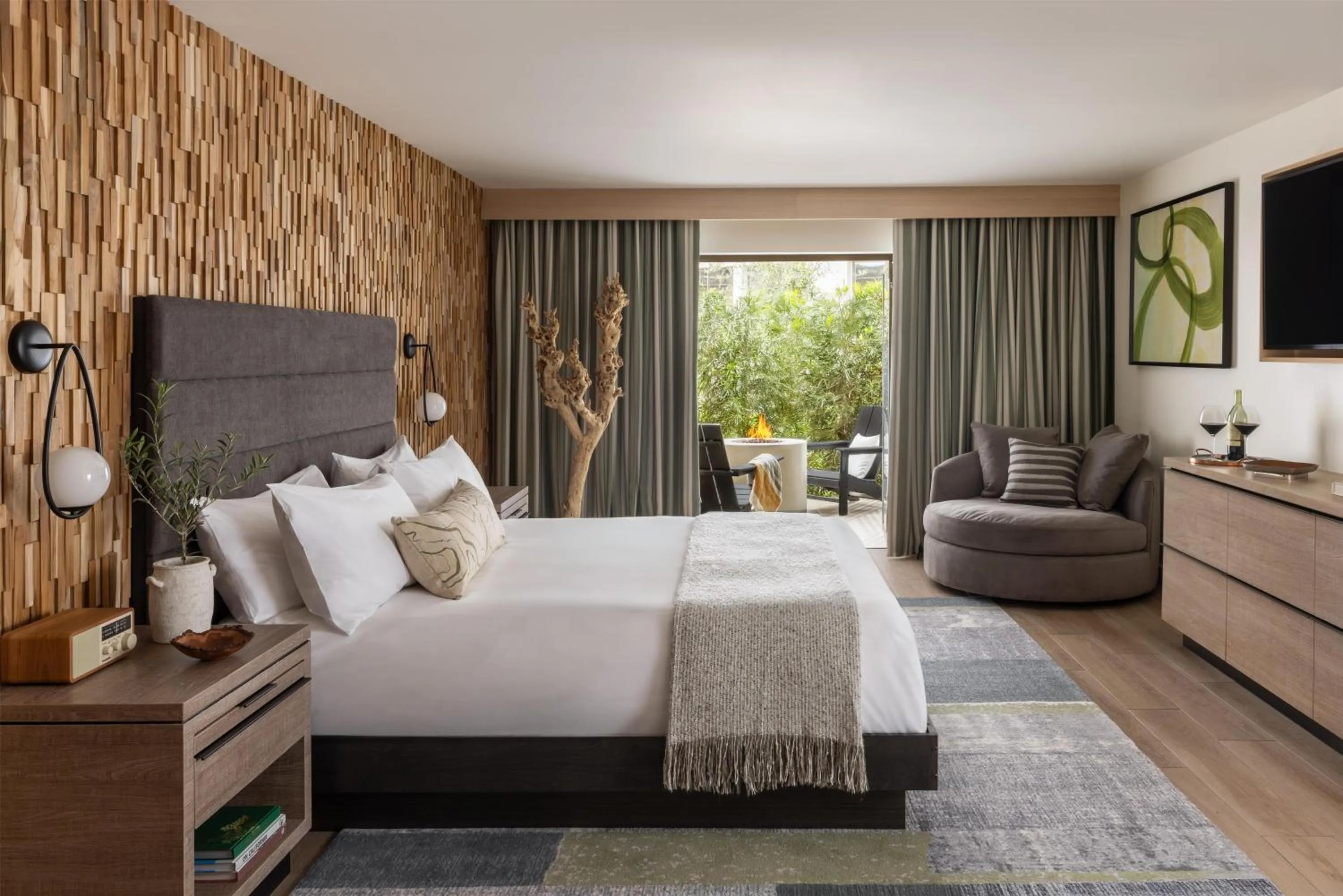 Bed in Casa Mani Resort Napa Valley, Curio Collection By Hilton