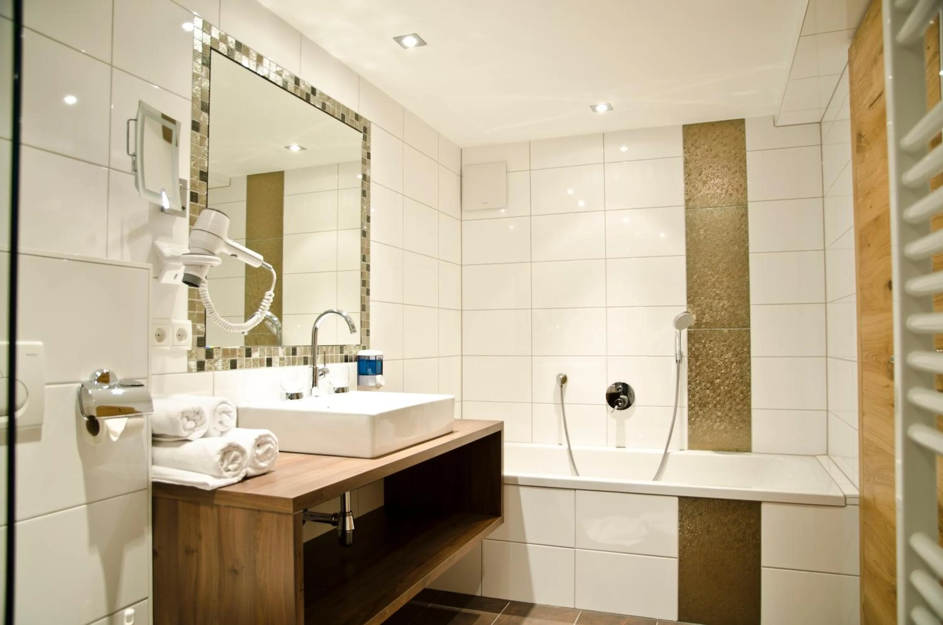 Bathroom in Hotel Garni Alpenland