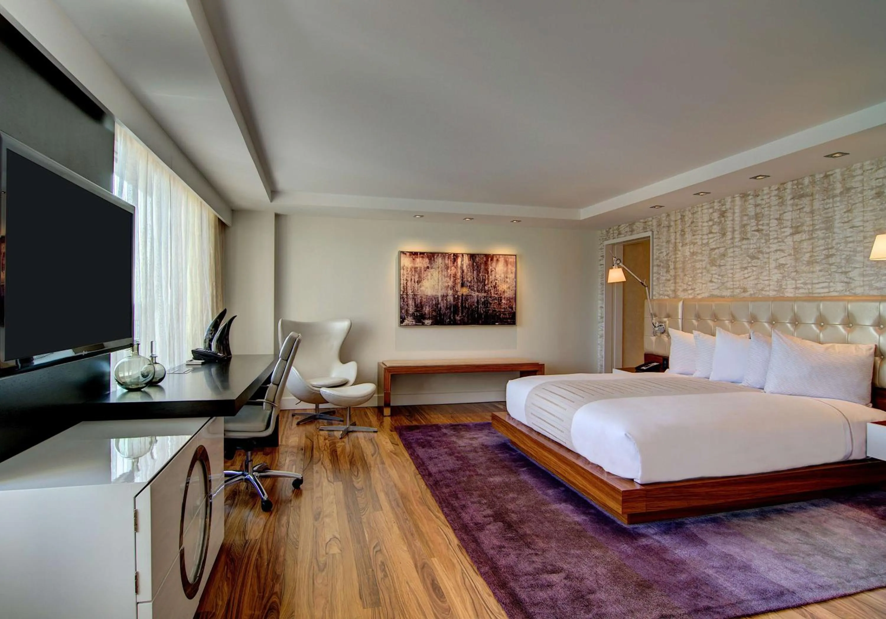 Bedroom, Bed in Hilton McLean Tysons Corner