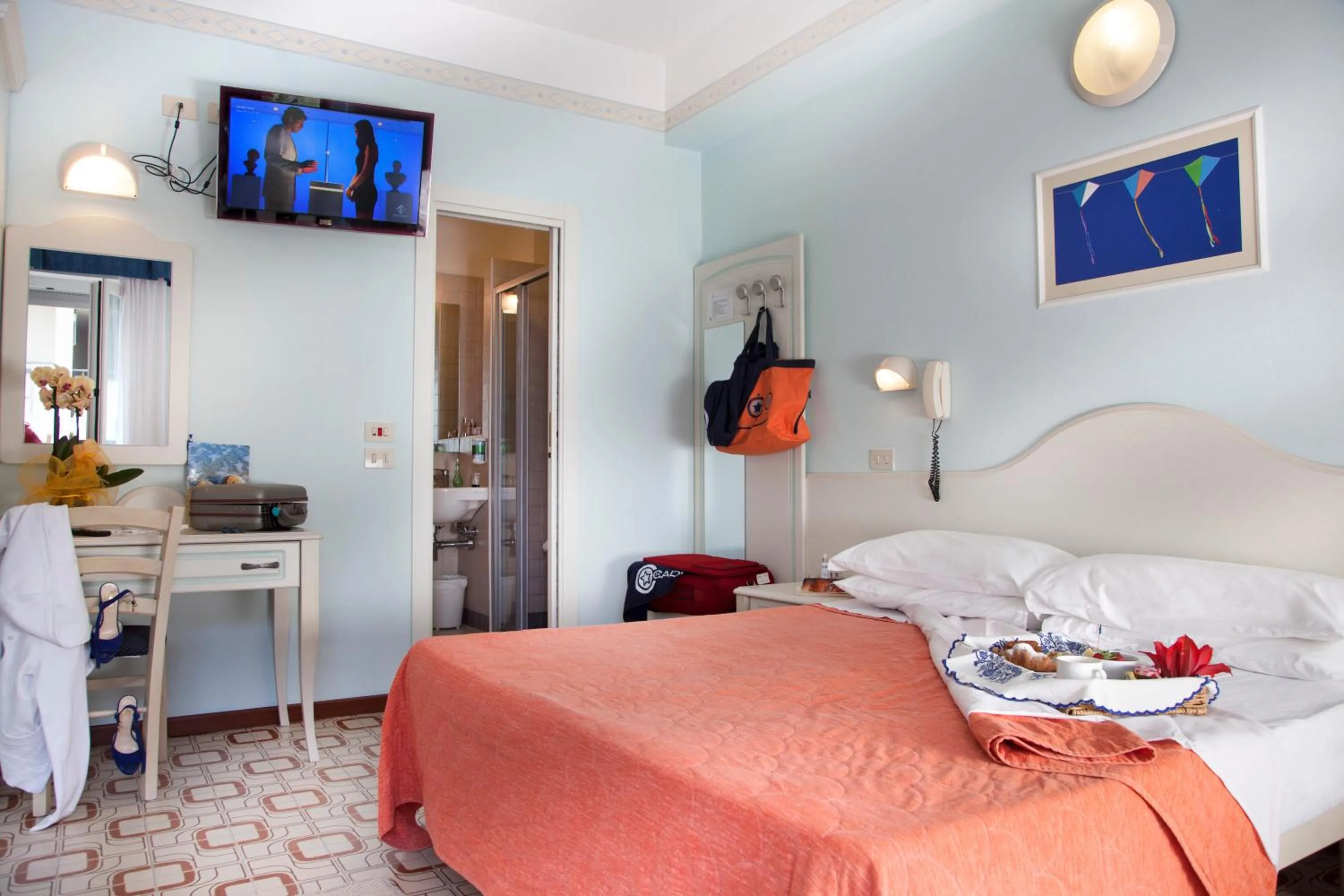 Photo of the whole room in Hotel Cadiz