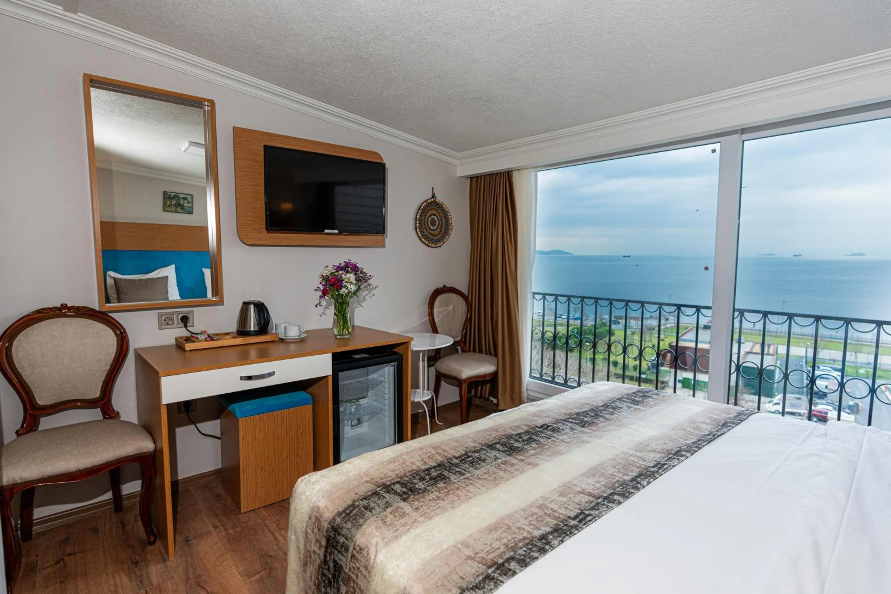 TV and multimedia, Bed in Seatanbul Hotel