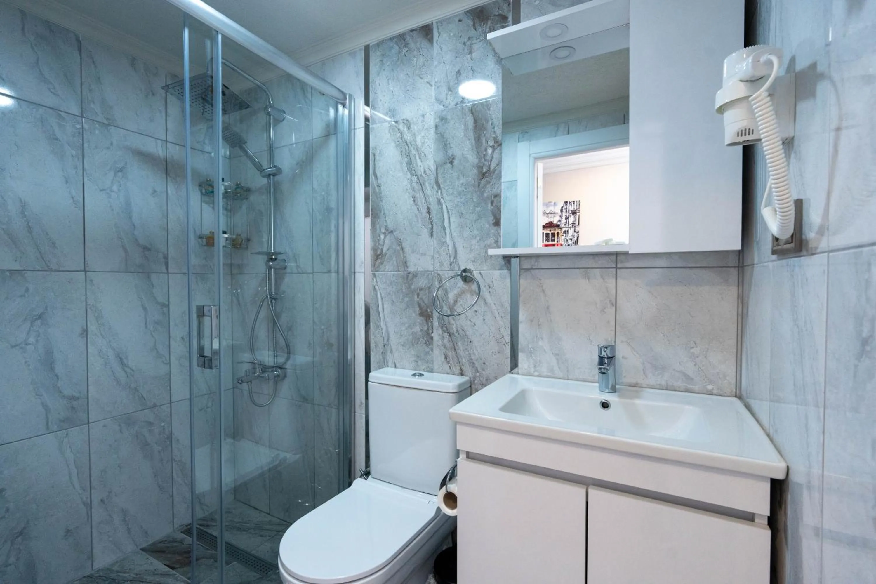 Shower in Seatanbul Hotel