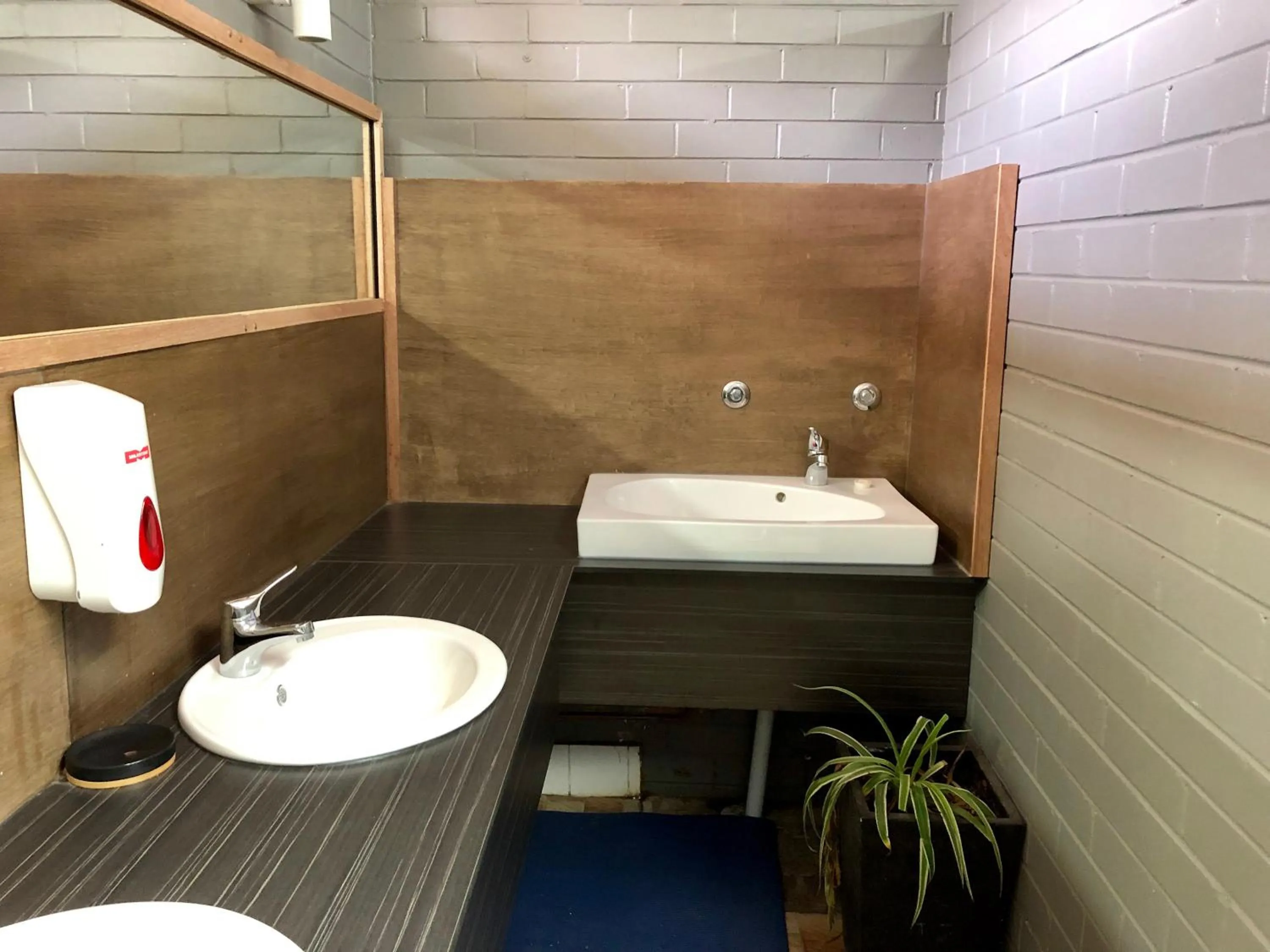 Shower in BIG4 Ingenia Holidays Wagga Wagga