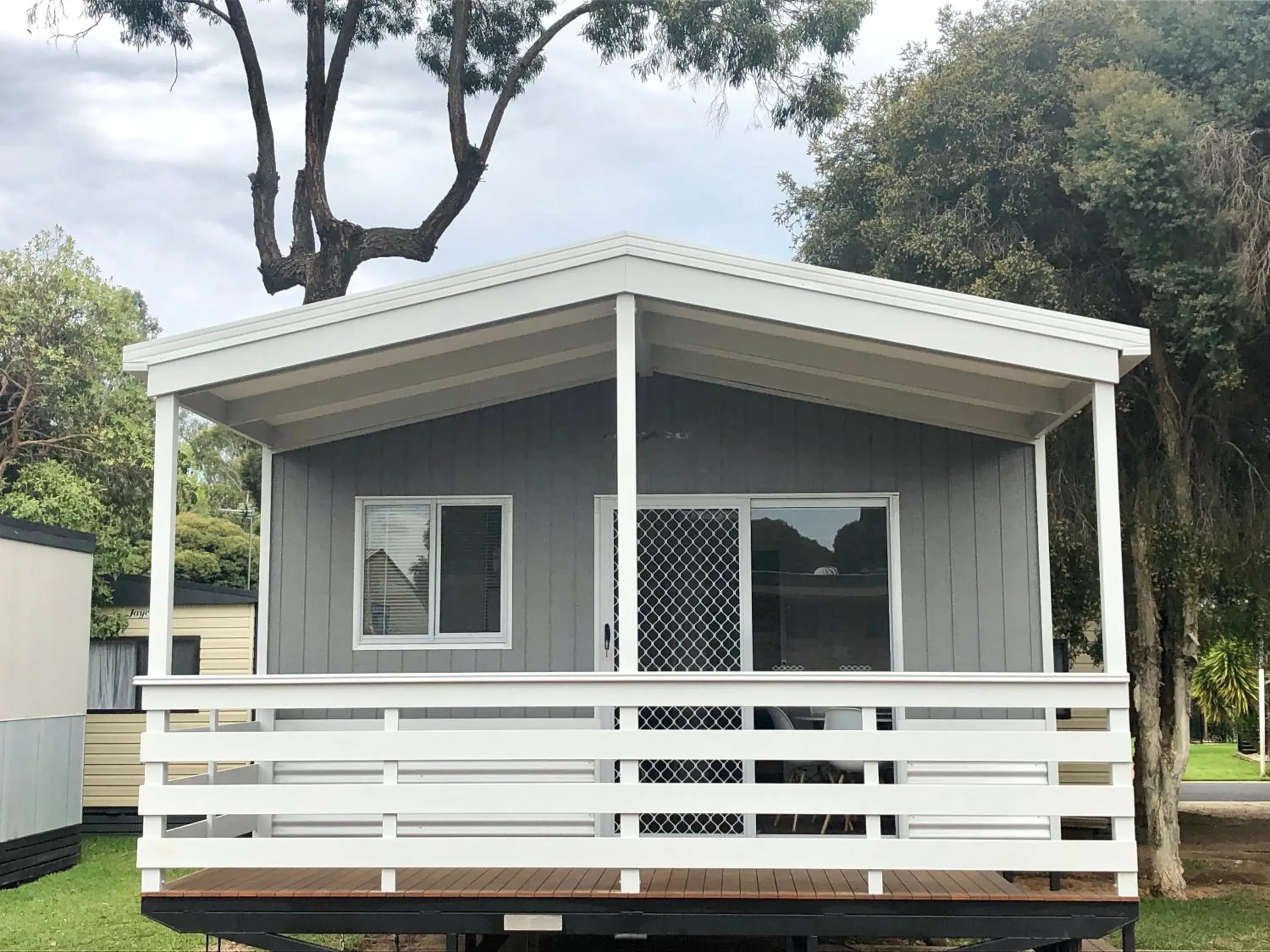 Deluxe Cabin (2BR) – 5B in BIG4 Ingenia Holidays Wagga Wagga Deluxe Cabin (2BR) – 5B in BIG4 Ingenia Holidays Wagga Wagga