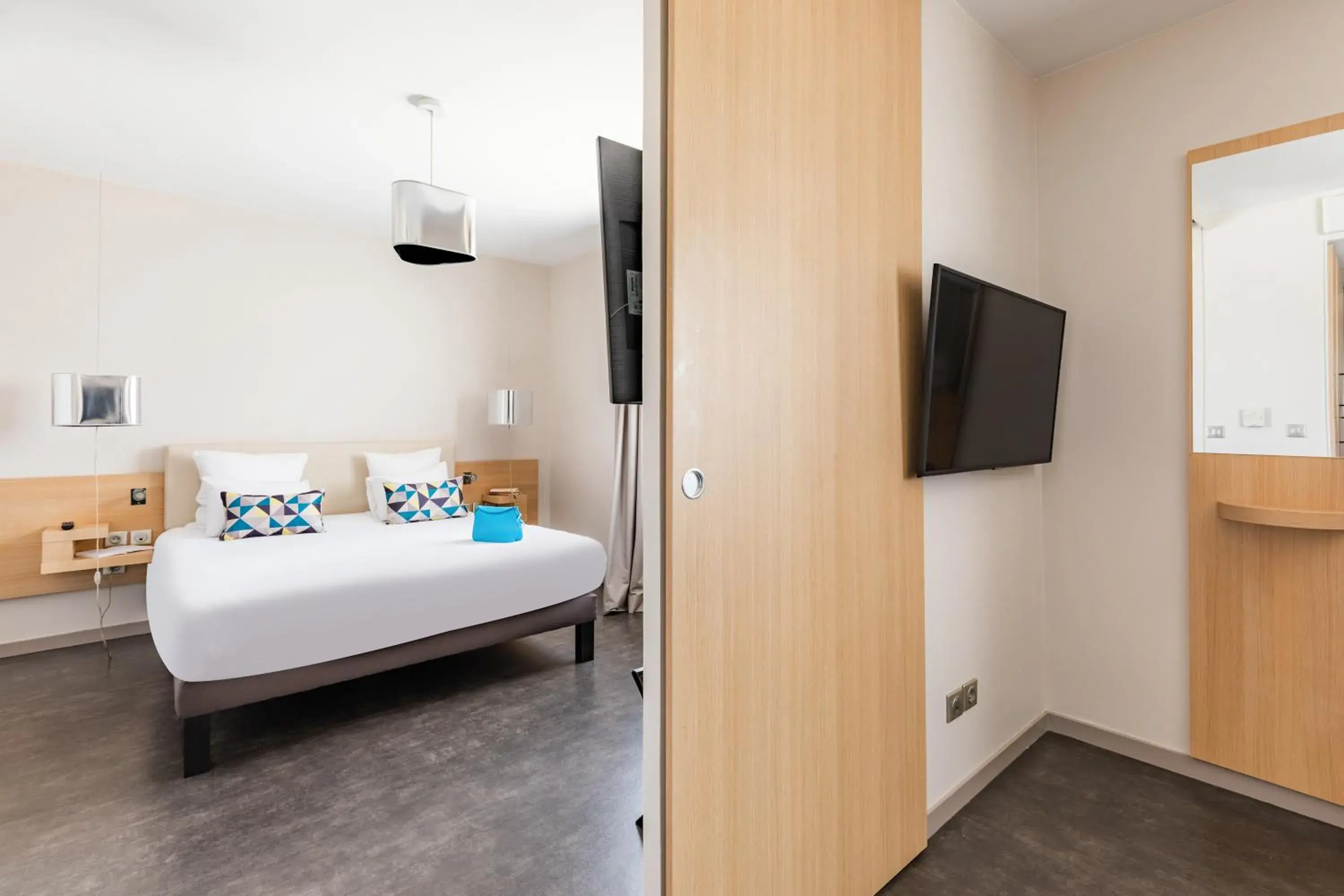 Bed in Appart’City Confort Lyon Cité Internationale Bed in Appart’City Confort Lyon Cité Internationale