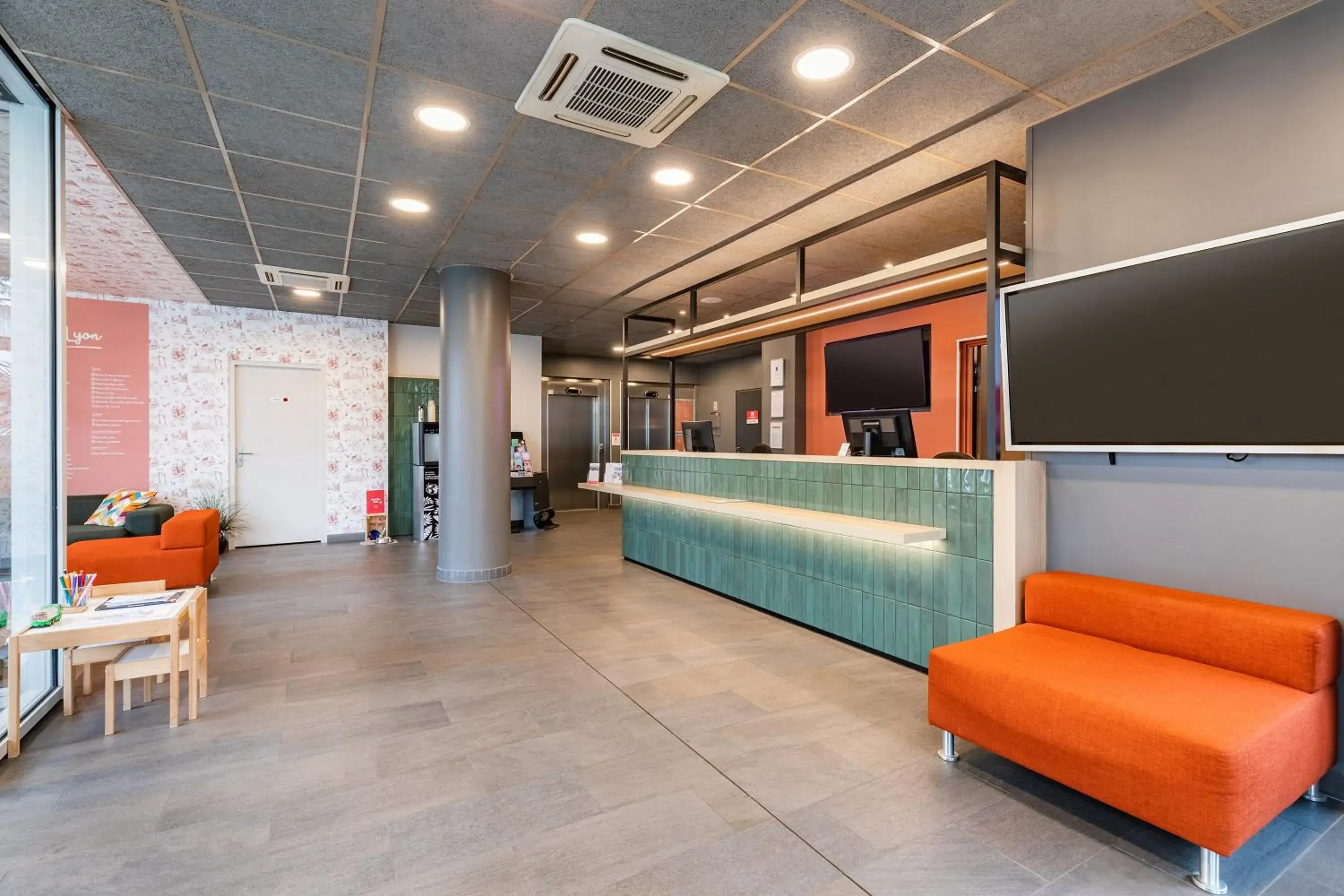 Lobby or reception in Appart’City Confort Lyon Cité Internationale Lobby or reception in Appart’City Confort Lyon Cité Internationale