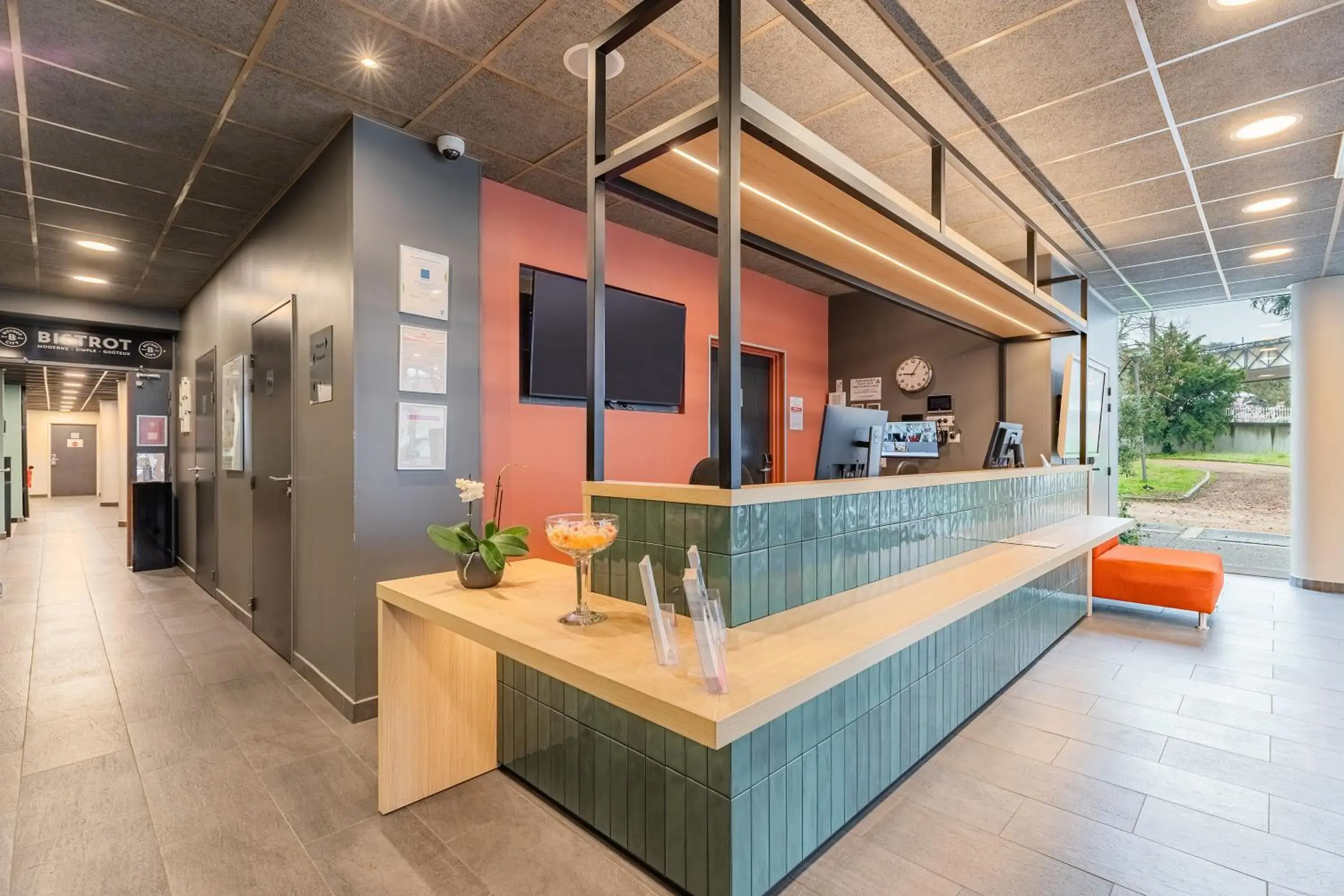 Lobby or reception in Appart’City Confort Lyon Cité Internationale Lobby or reception in Appart’City Confort Lyon Cité Internationale