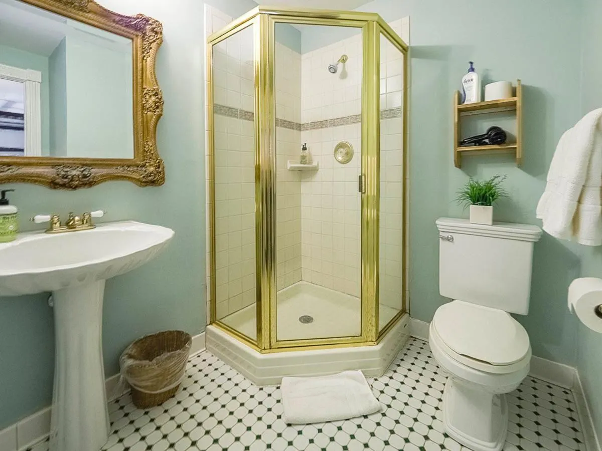 George Brooks House B&B