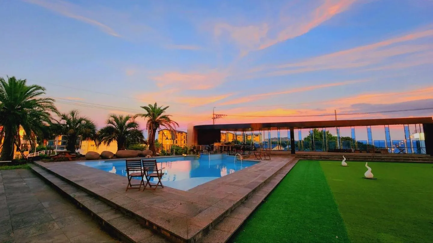 Swimming pool in Gladsheim Hotel