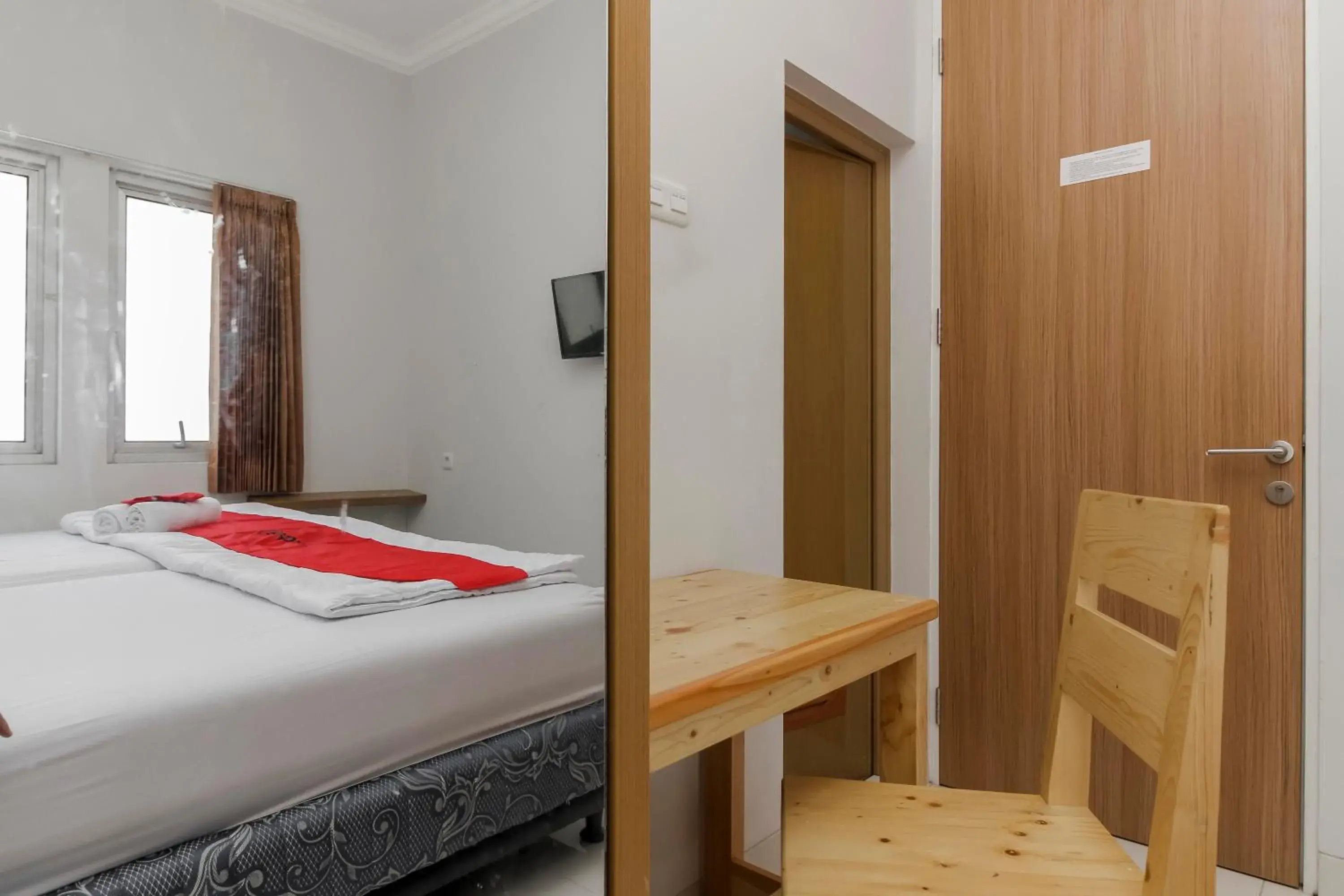 Bedroom, Bed in RedDoorz near Central Park Mall Bedroom, Bed in RedDoorz near Central Park Mall