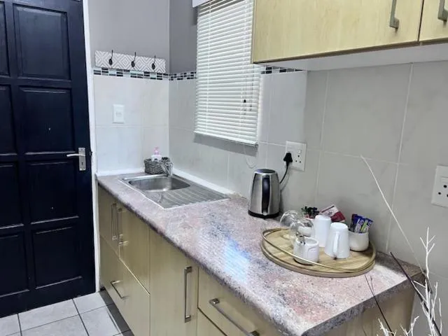 kitchen in Turaco Lodge - No Loadshedding