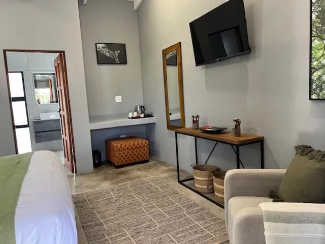 TV and multimedia, Bed in Turaco Lodge - No Loadshedding