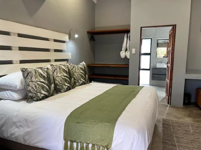 Bedroom, Bed in Turaco Lodge - No Loadshedding