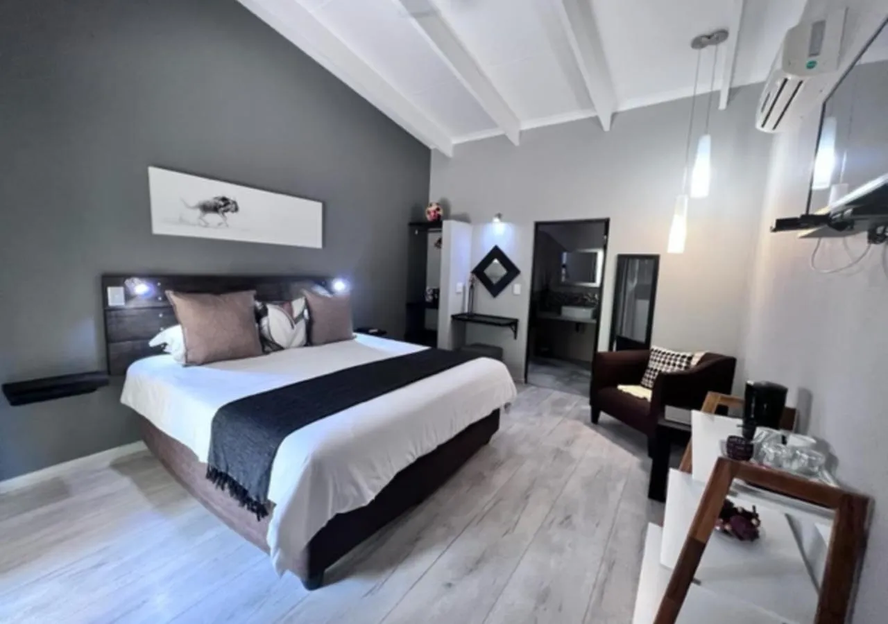 Bedroom, Bed in Turaco Lodge - No Loadshedding