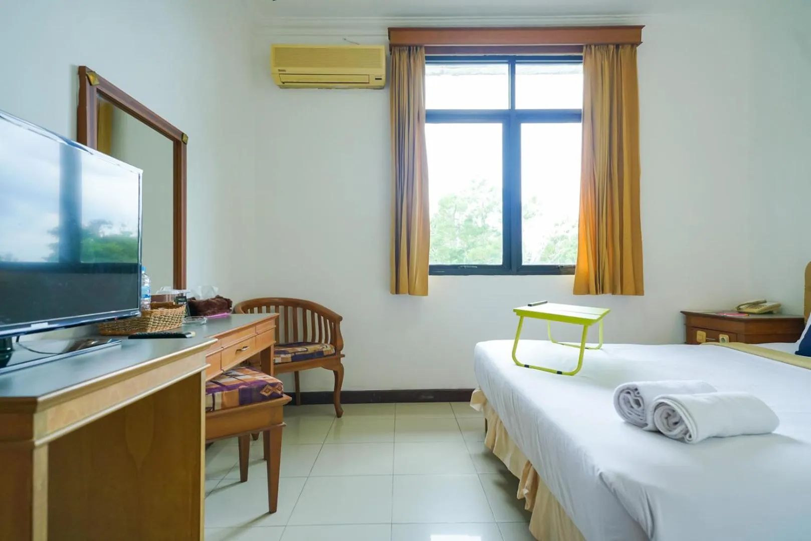 Bedroom, Bed in Urbanview by Millenium Hotel