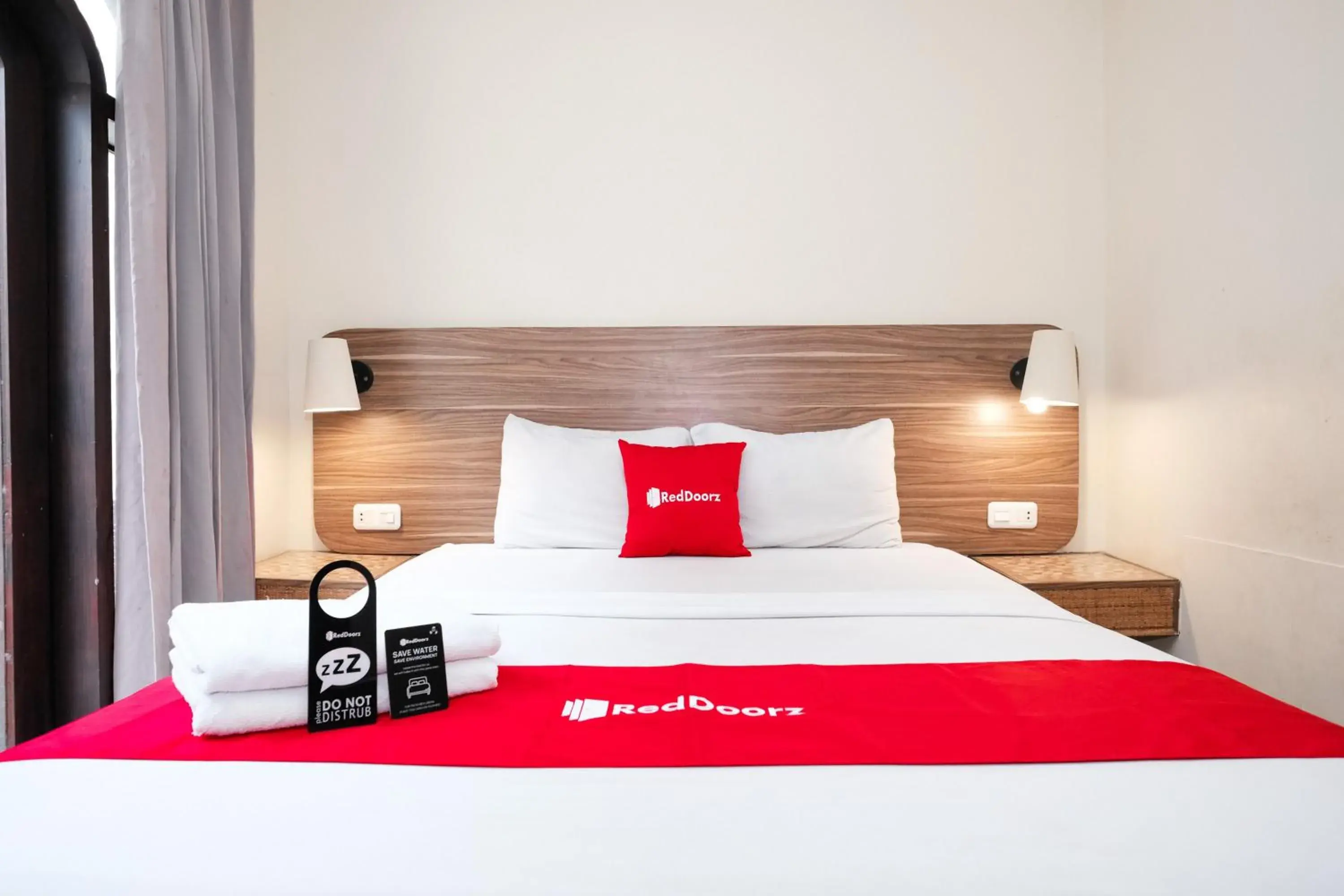 Bedroom, Bed in RedDoorz @ Wiyung 2 Bedroom, Bed in RedDoorz @ Wiyung 2